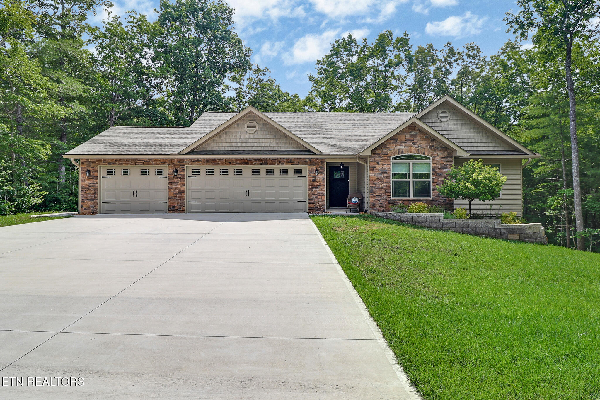 23 Dove Cote Terrace Crossville TN 38558