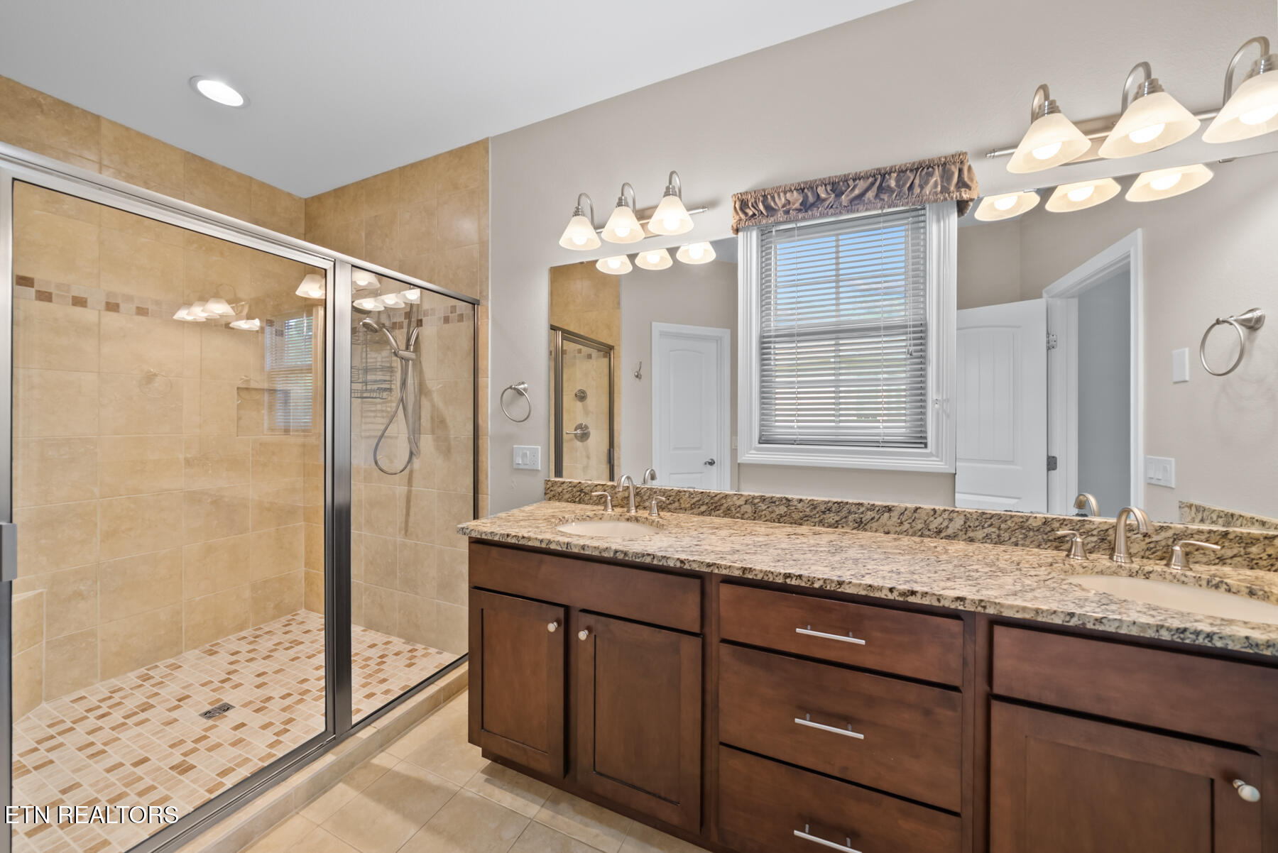 25 Hemlock Court Crossville TN 38558