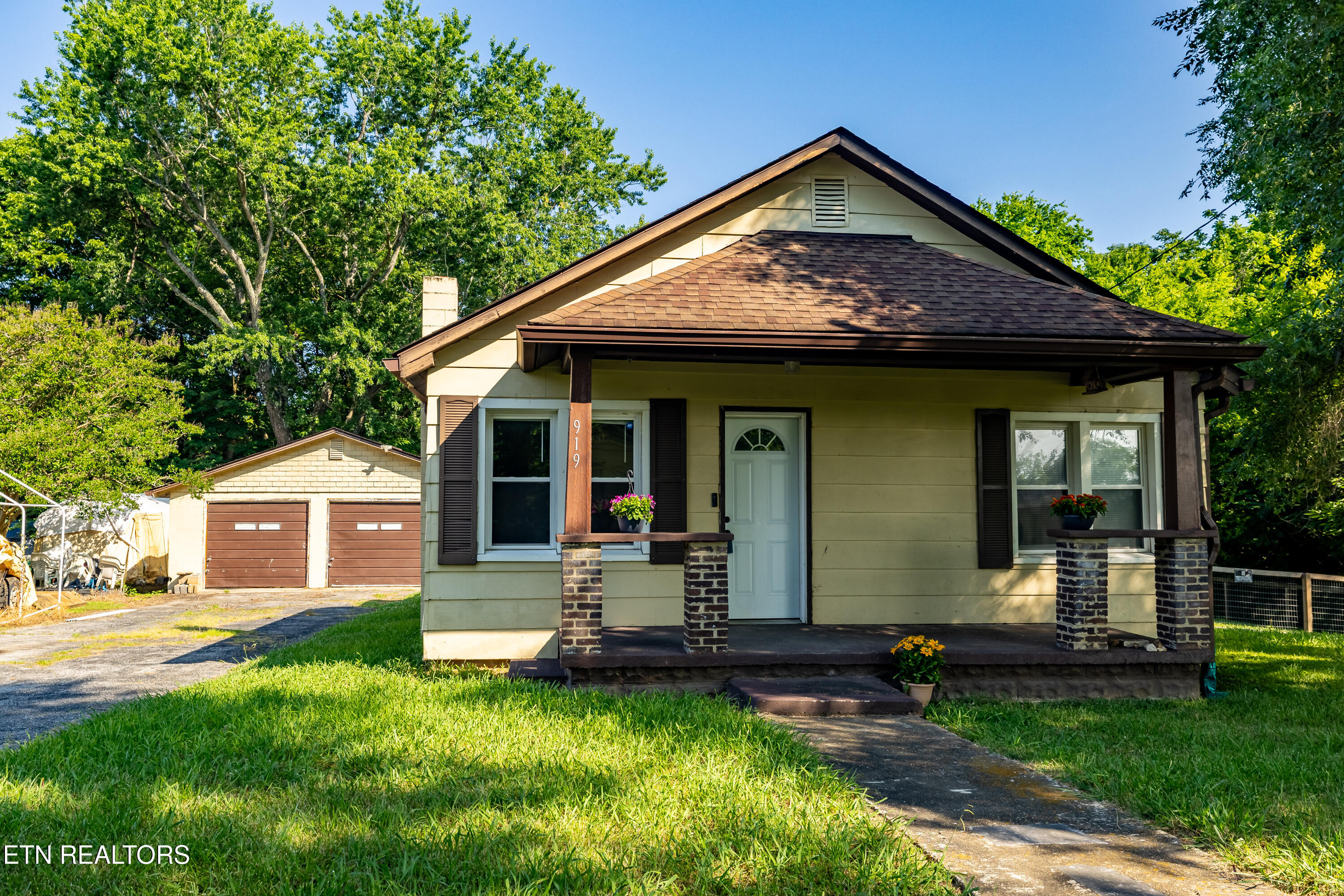 919 Wallace Harris Avenue Maryville TN 37801