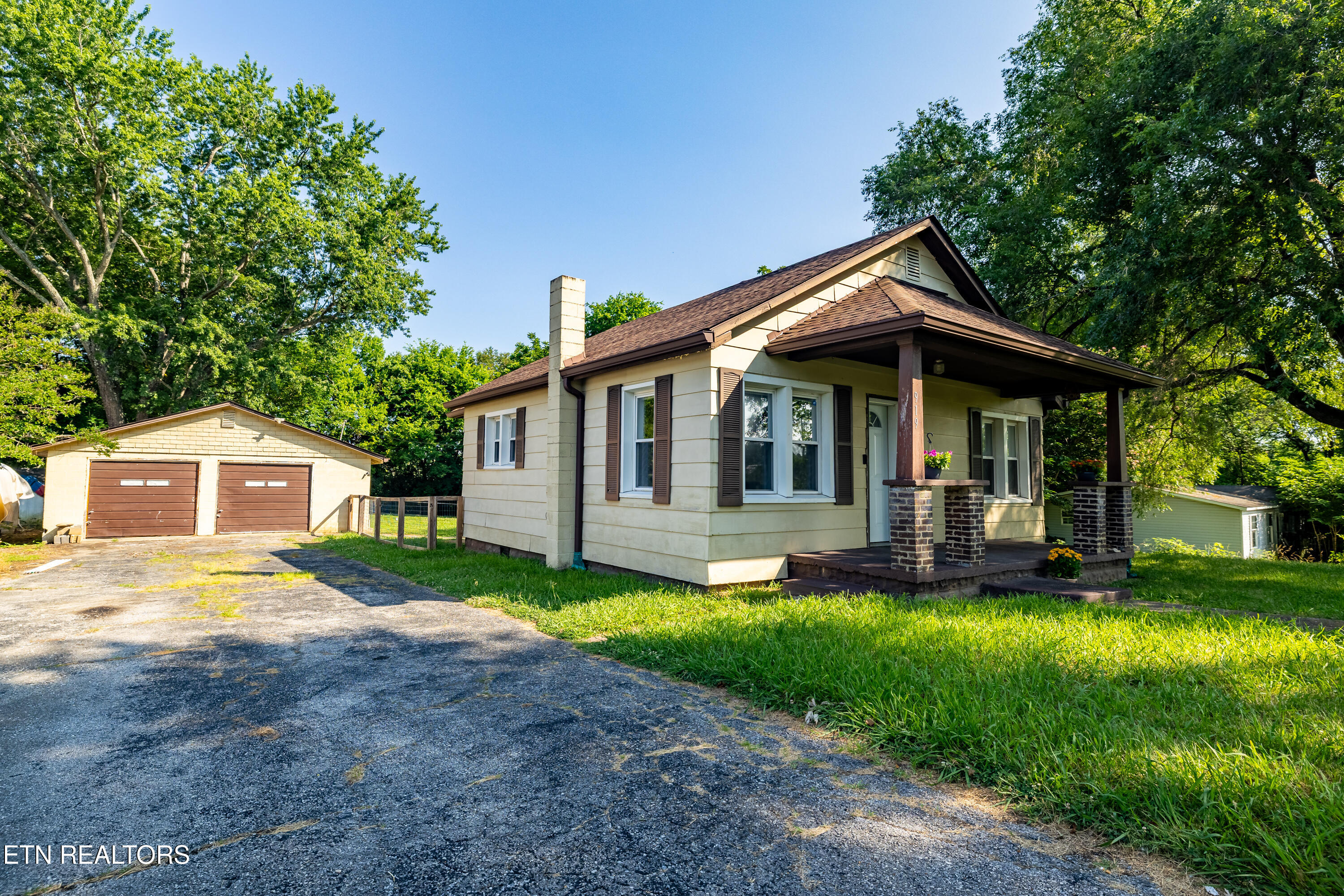 919 Wallace Harris Avenue Maryville TN 37801