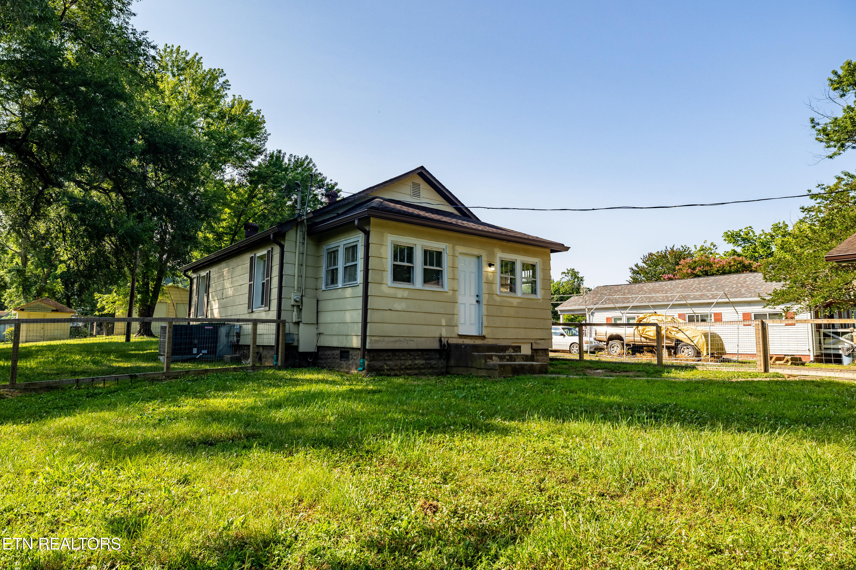 919 Wallace Harris Avenue Maryville TN 37801