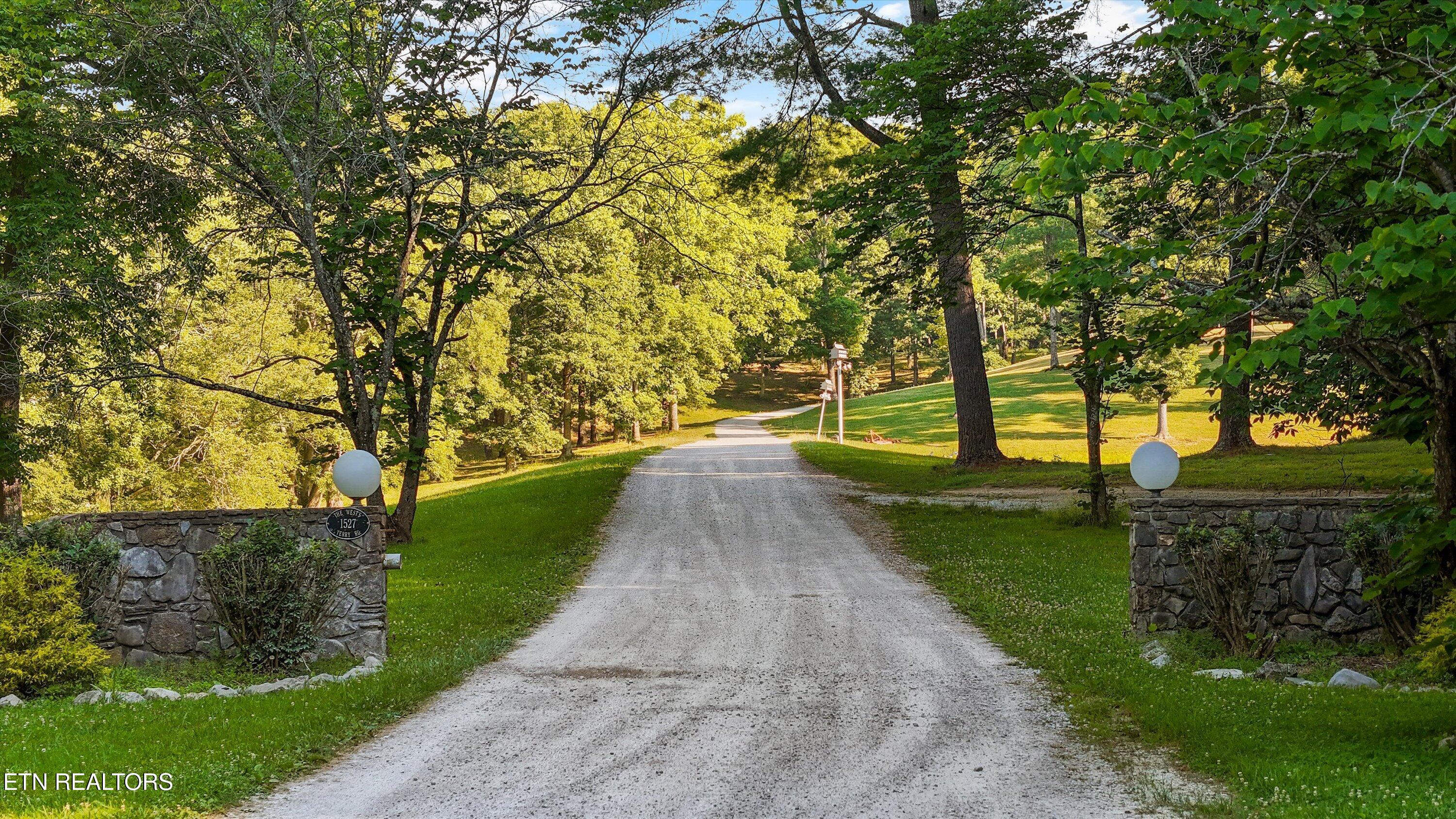 1527 Terry Road Oneida TN 37841