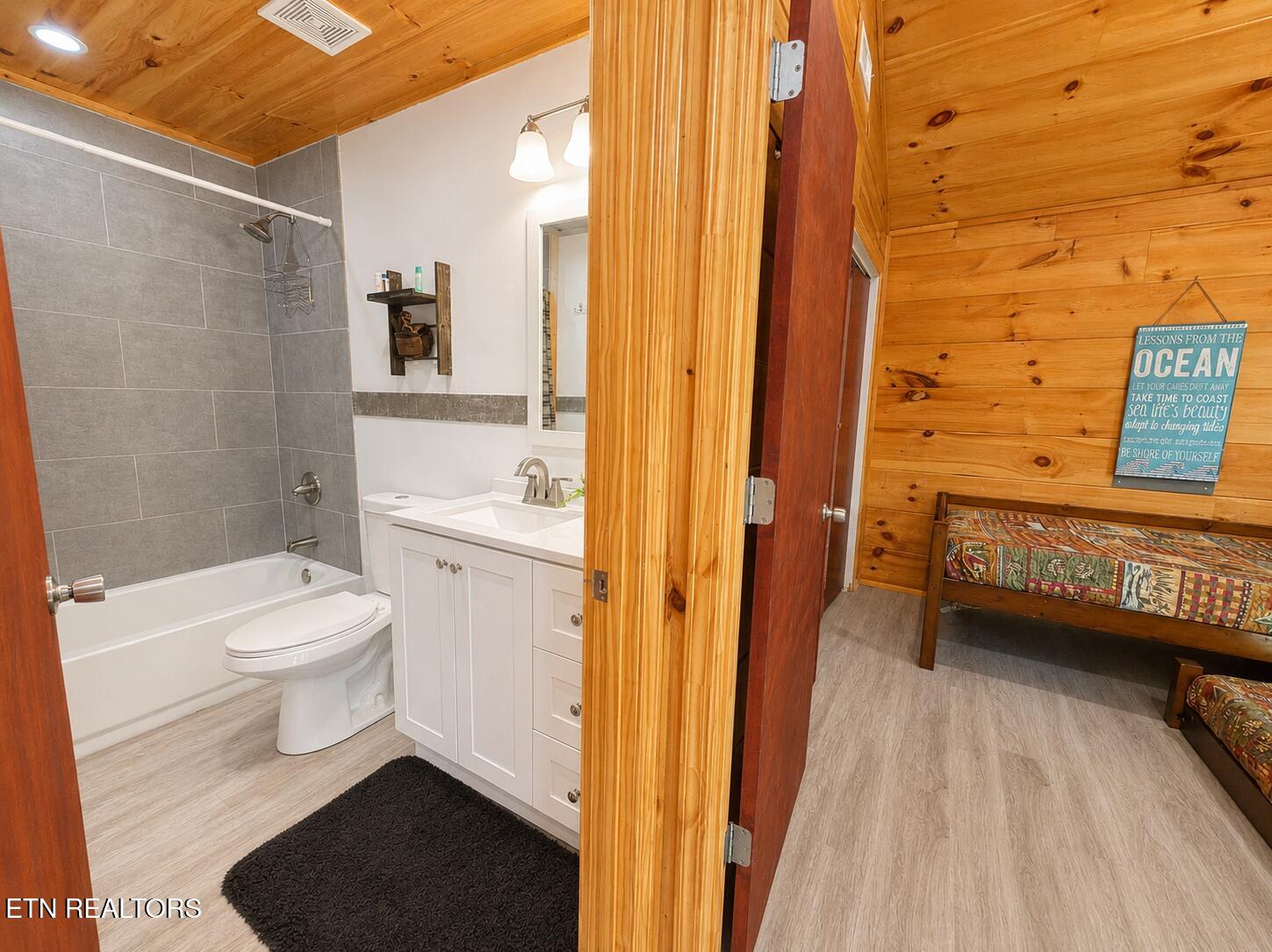 1304 N Oak Court Sevierville TN 37876