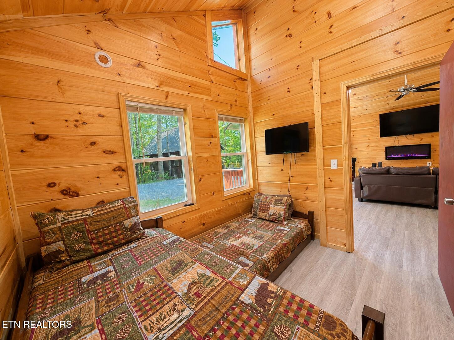 1304 N Oak Court Sevierville TN 37876