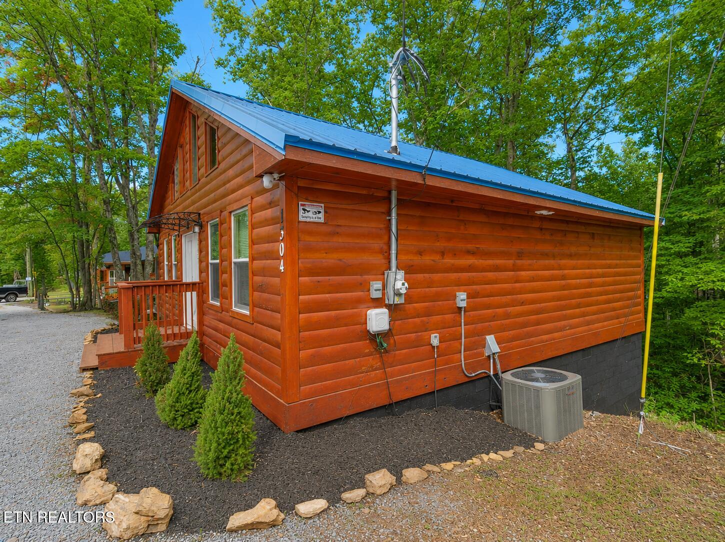 1304 N Oak Court Sevierville TN 37876