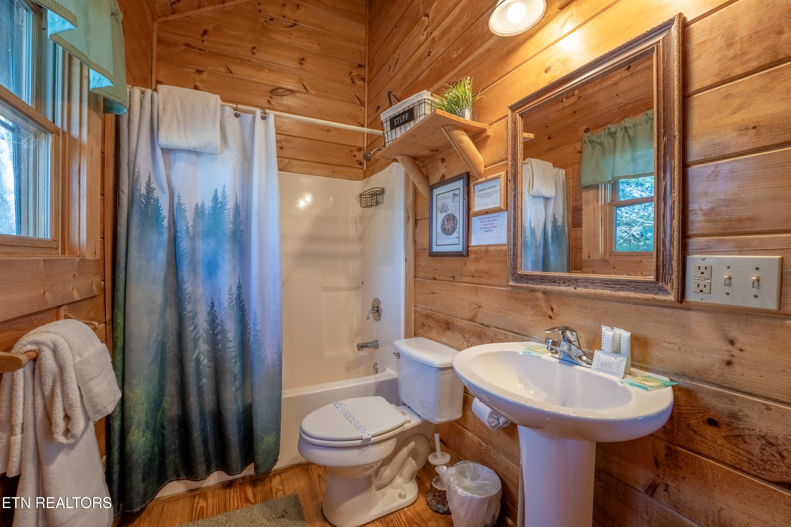 3040 Brothers Way Pigeon Forge TN 37862