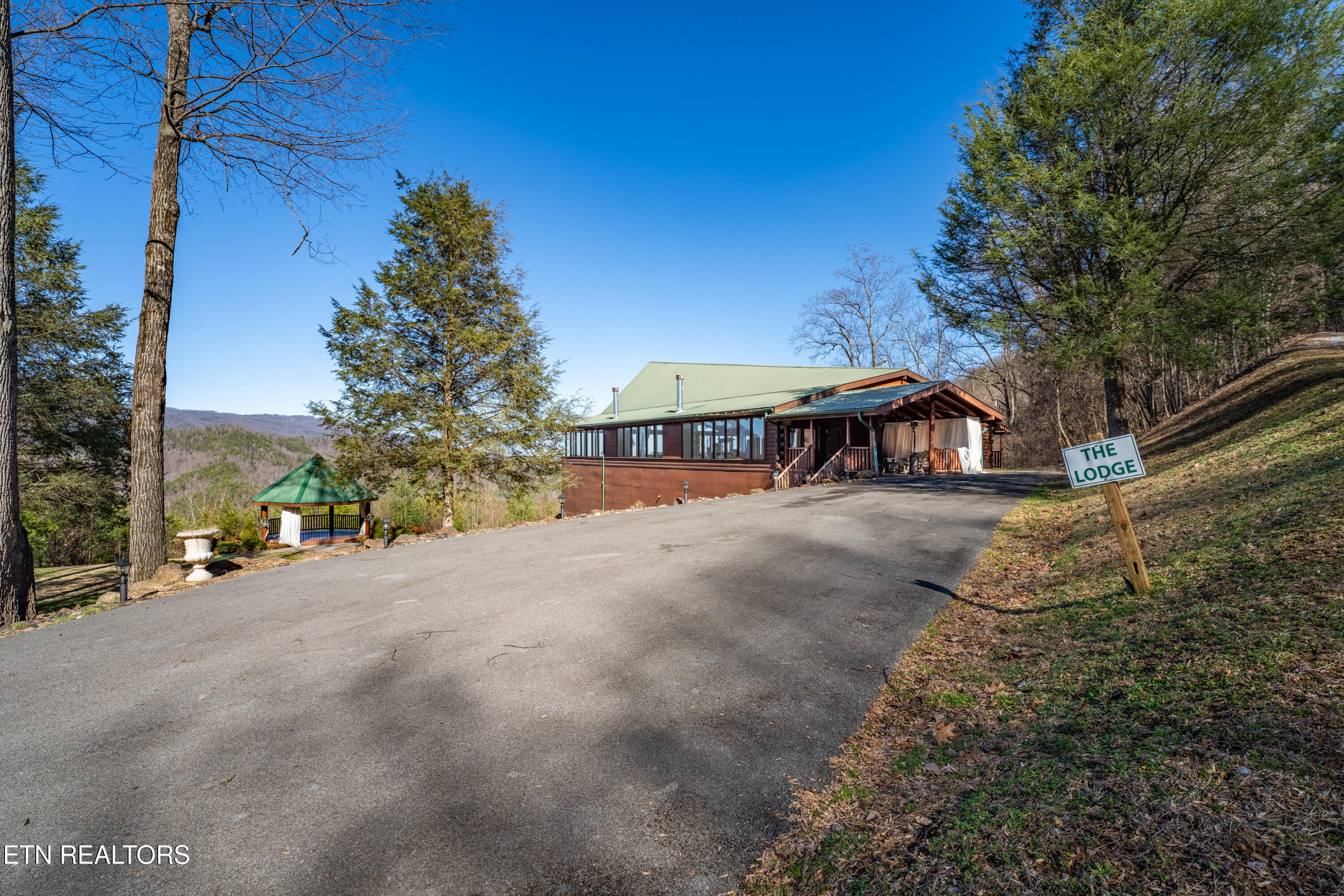 3040 Brothers Way Pigeon Forge TN 37862