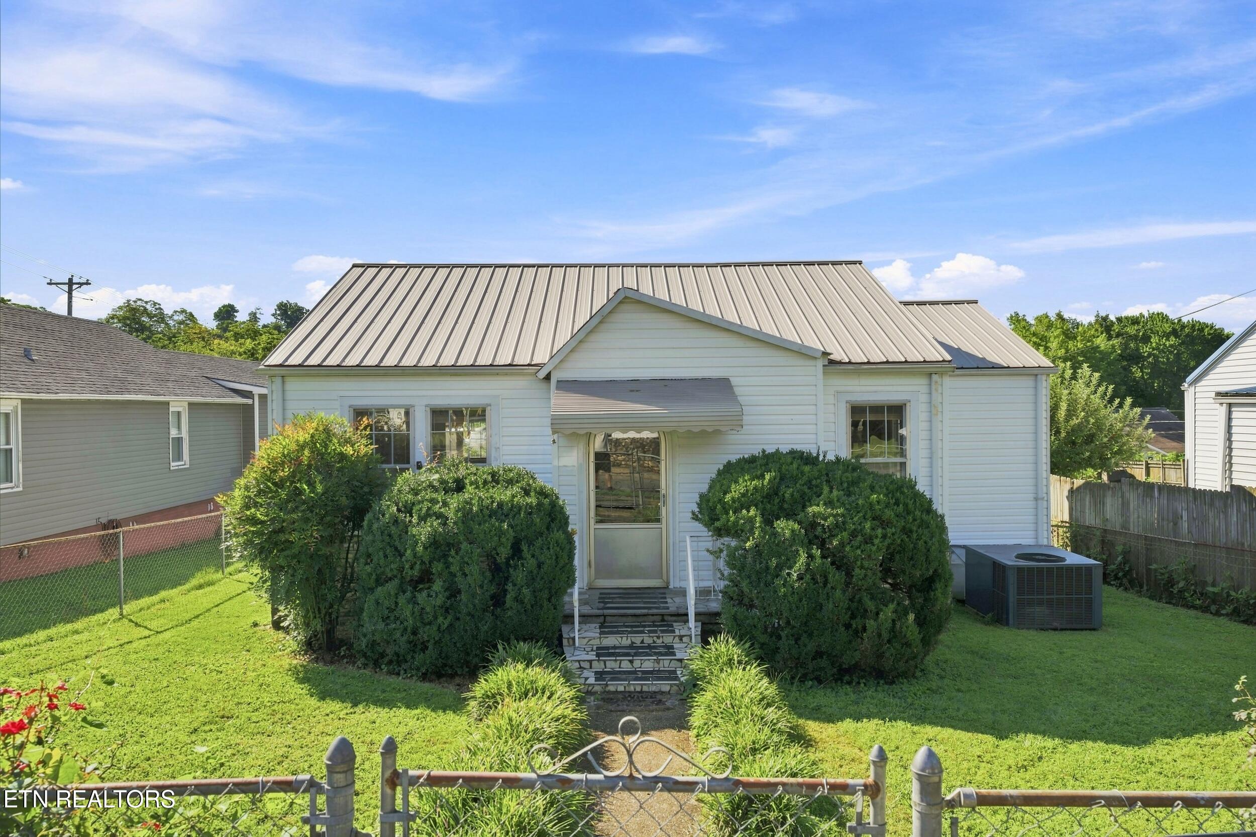 619 Ferry Street Loudon TN 37774