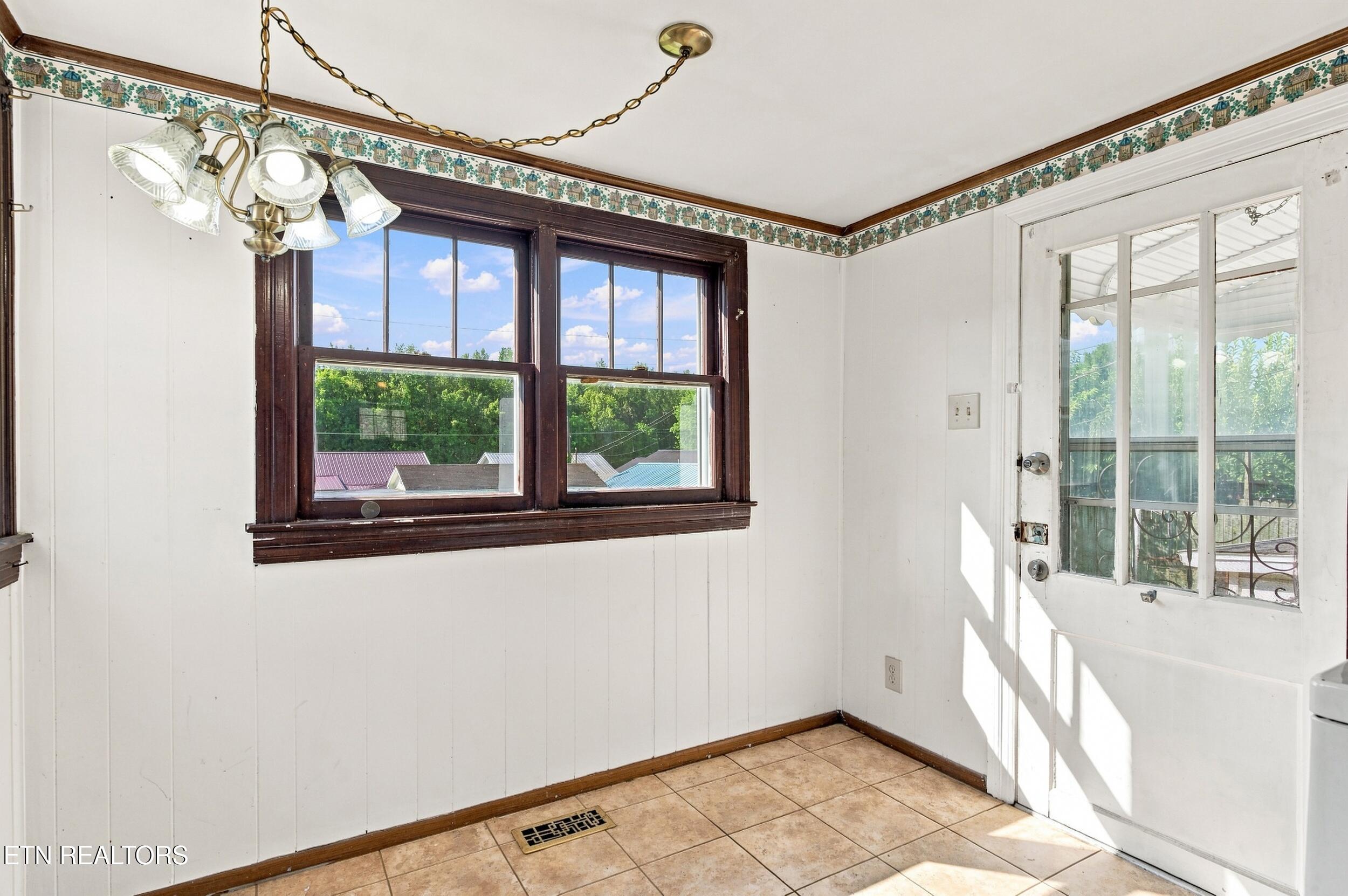 619 Ferry Street Loudon TN 37774