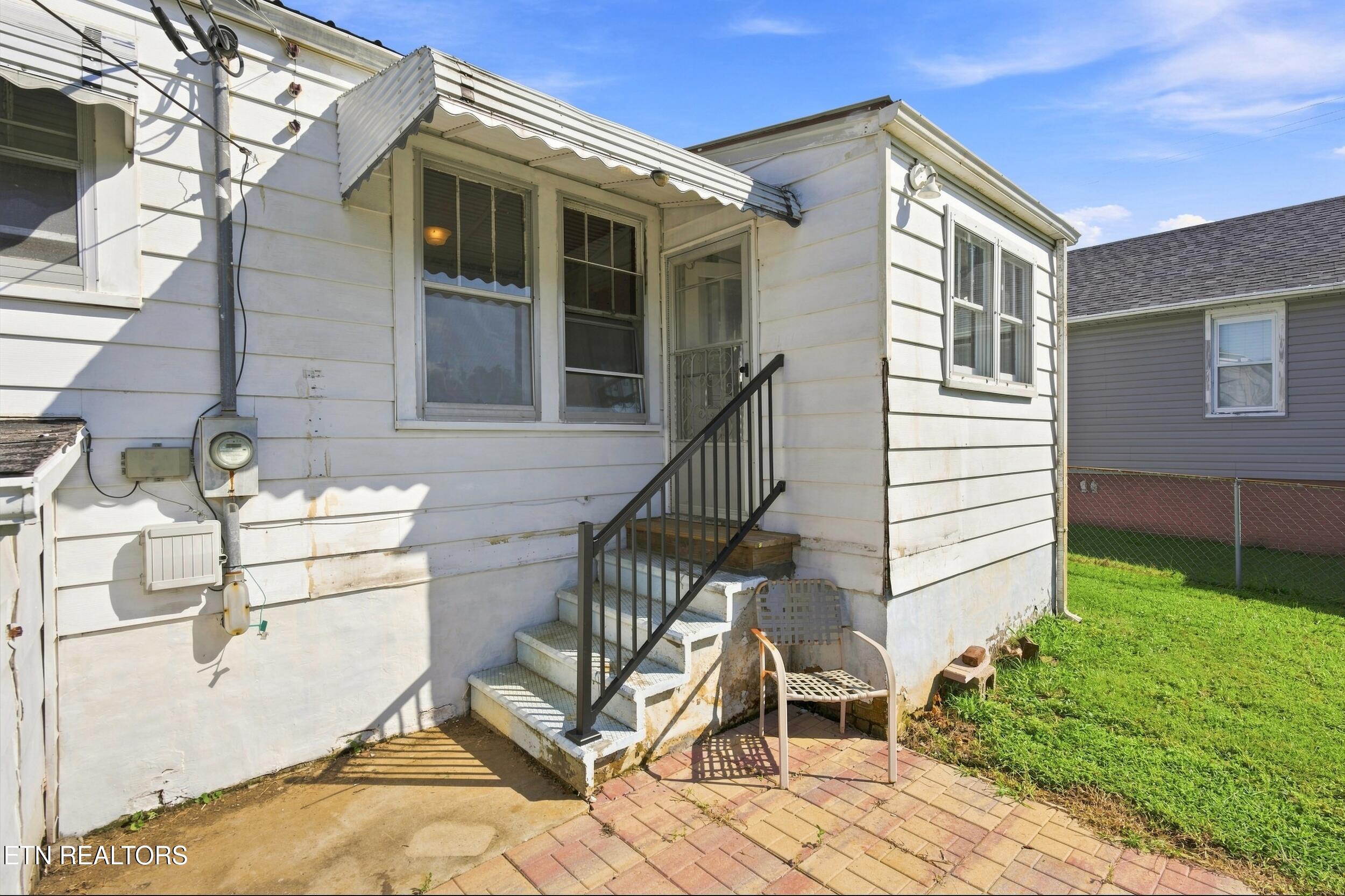 619 Ferry Street Loudon TN 37774