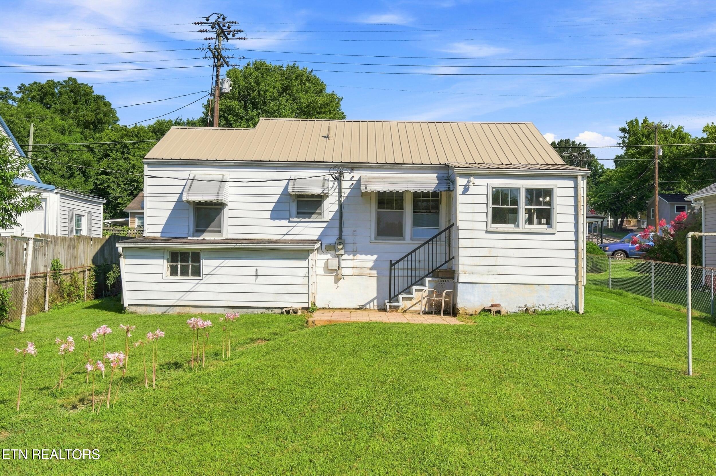 619 Ferry Street Loudon TN 37774