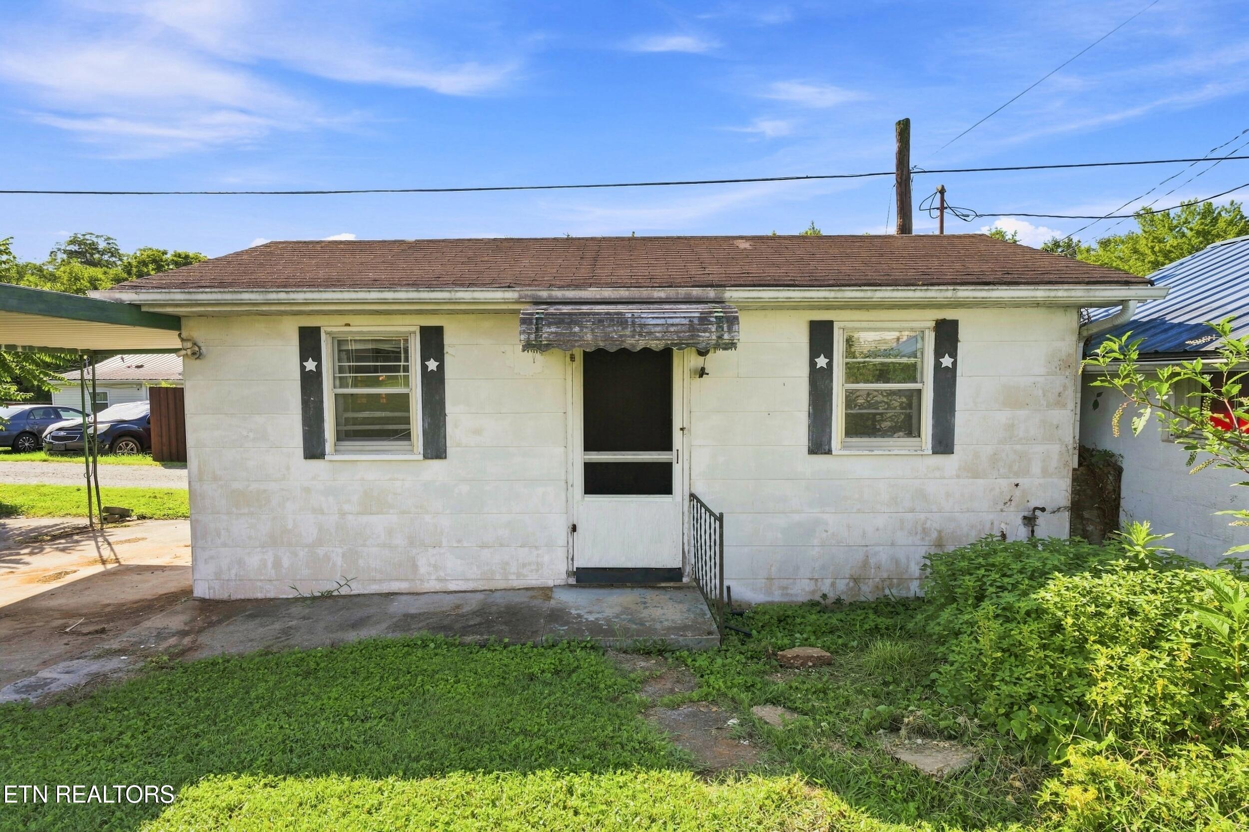 619 Ferry Street Loudon TN 37774