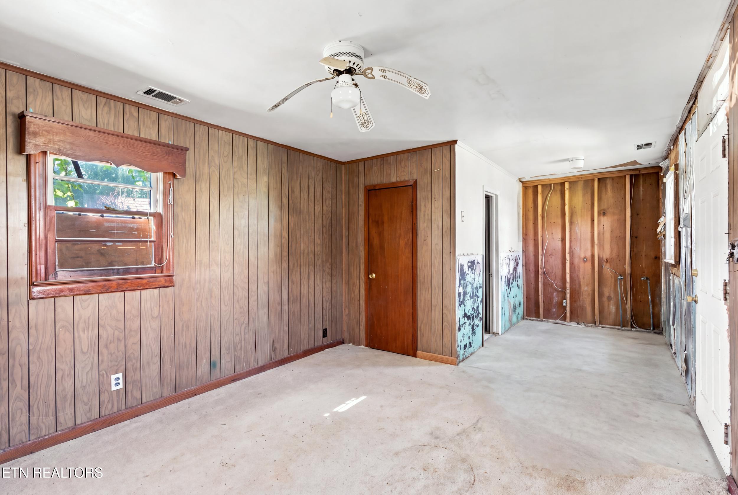 619 Ferry Street Loudon TN 37774