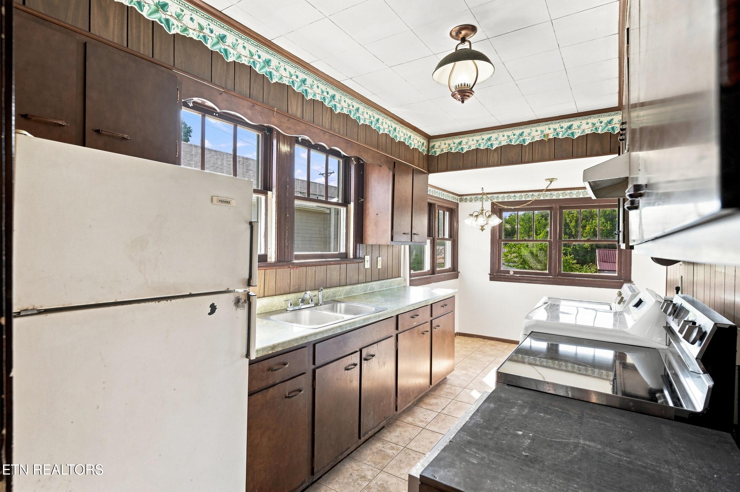 619 Ferry Street Loudon TN 37774