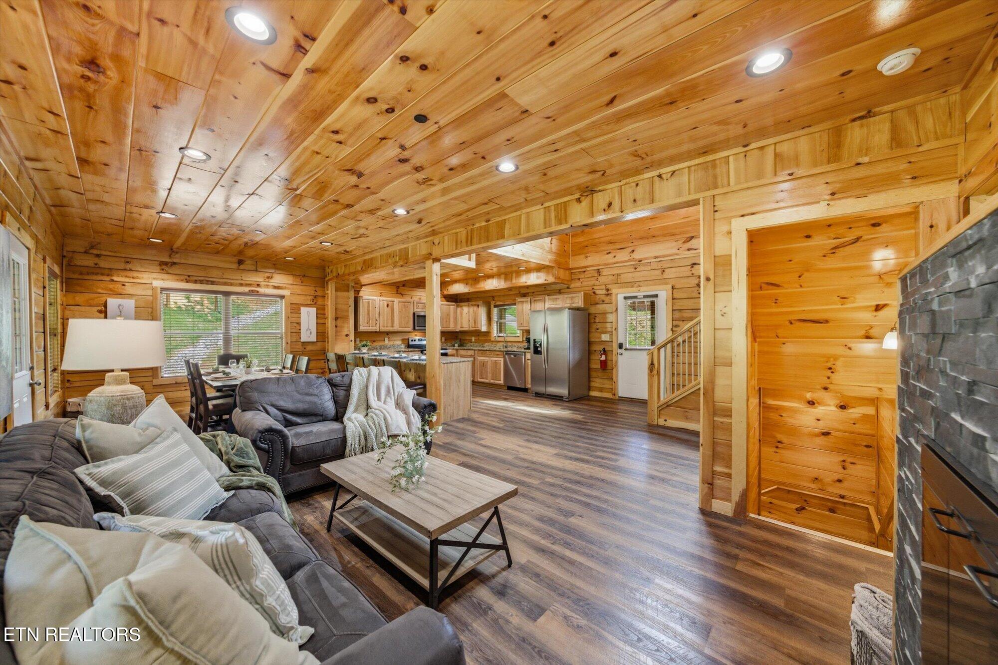 2933 Fiddlers Creek Way Pigeon Forge TN 37863