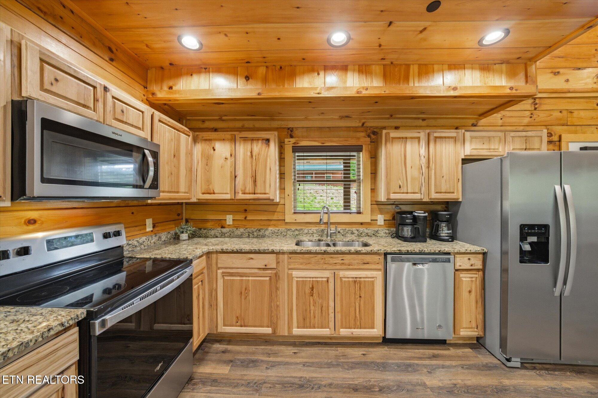 2933 Fiddlers Creek Way Pigeon Forge TN 37863