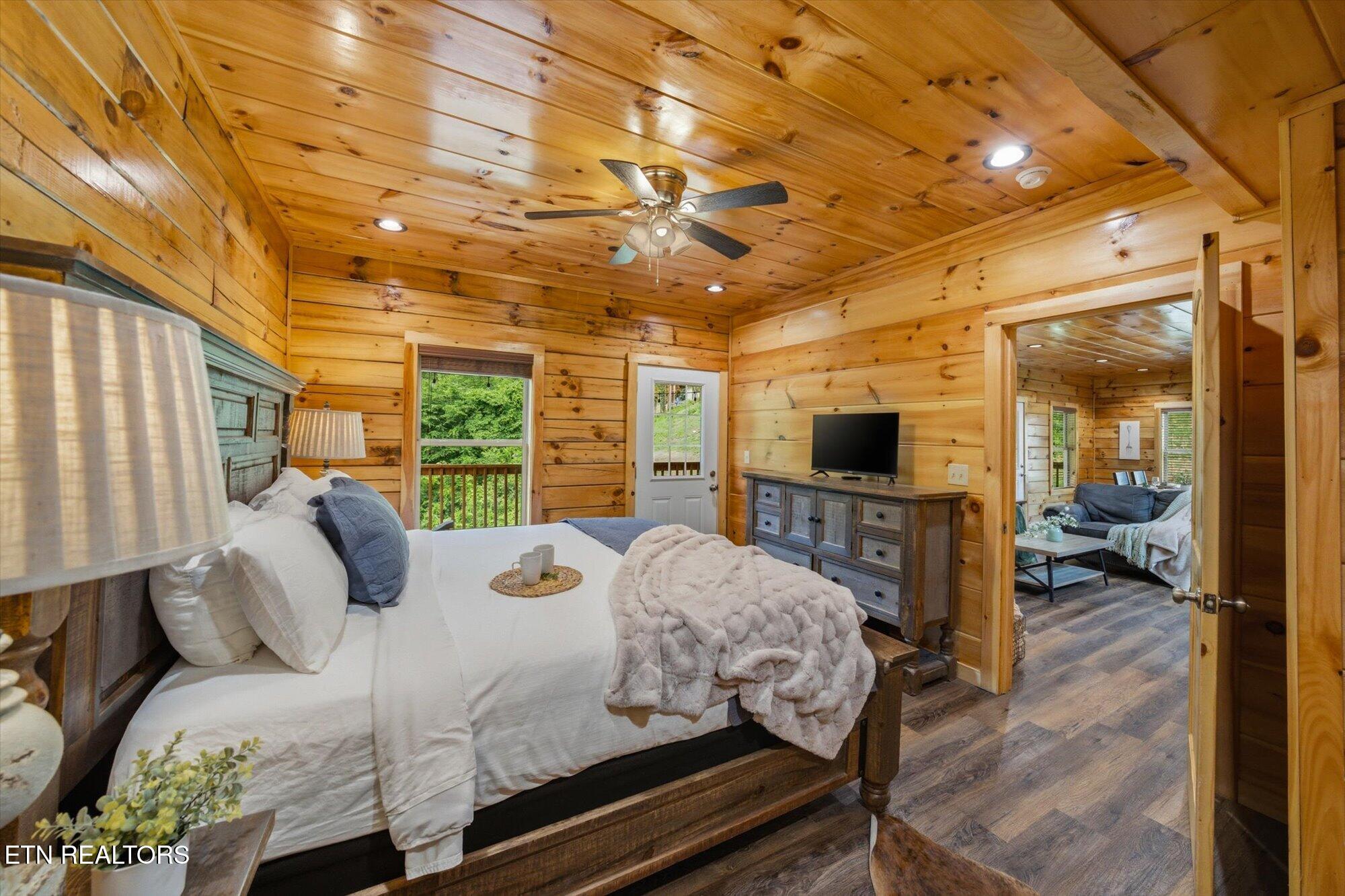 2933 Fiddlers Creek Way Pigeon Forge TN 37863