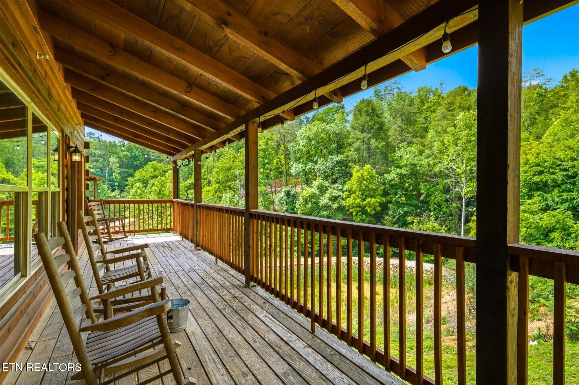 2933 Fiddlers Creek Way Pigeon Forge TN 37863