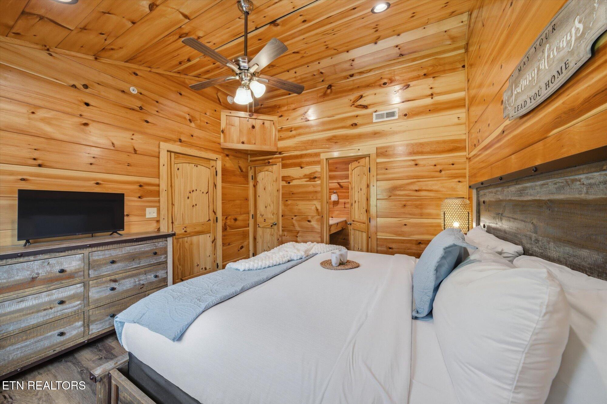 2933 Fiddlers Creek Way Pigeon Forge TN 37863