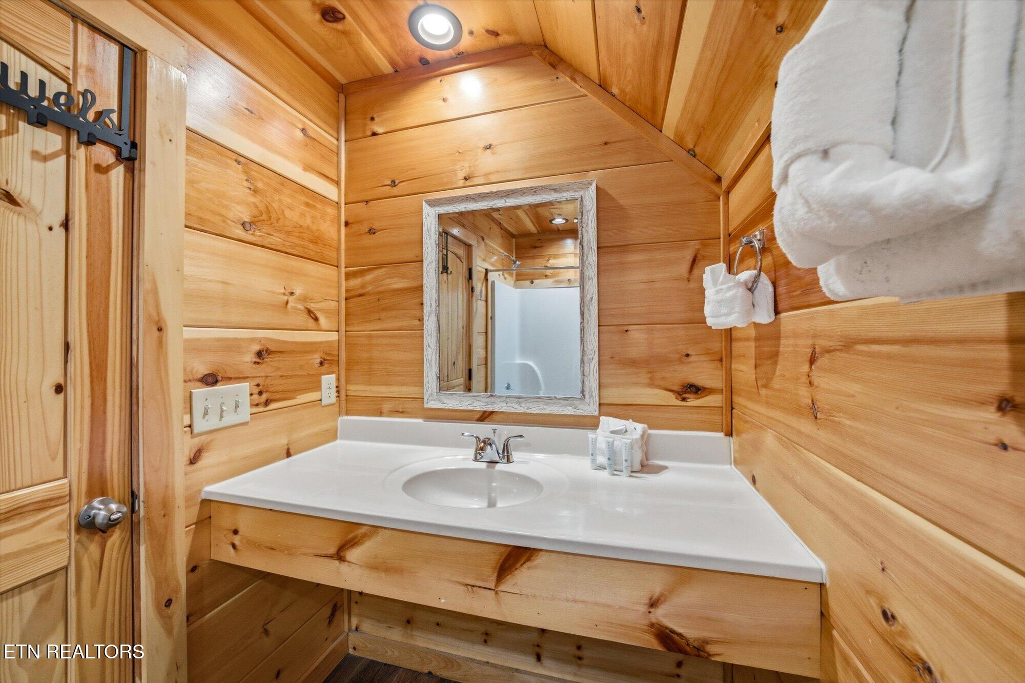 2933 Fiddlers Creek Way Pigeon Forge TN 37863