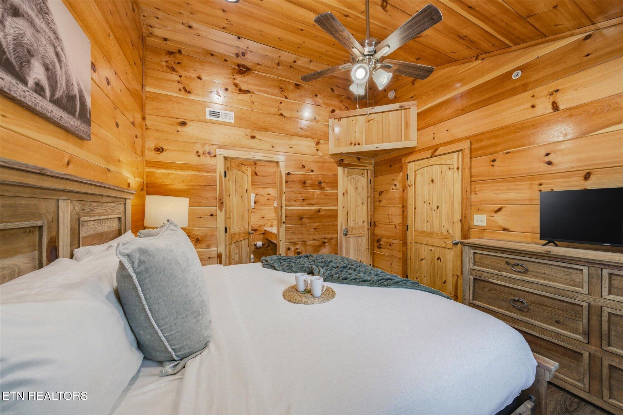 2933 Fiddlers Creek Way Pigeon Forge TN 37863