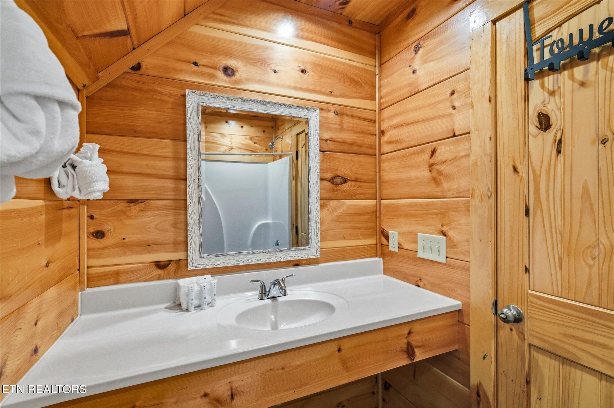 2933 Fiddlers Creek Way Pigeon Forge TN 37863