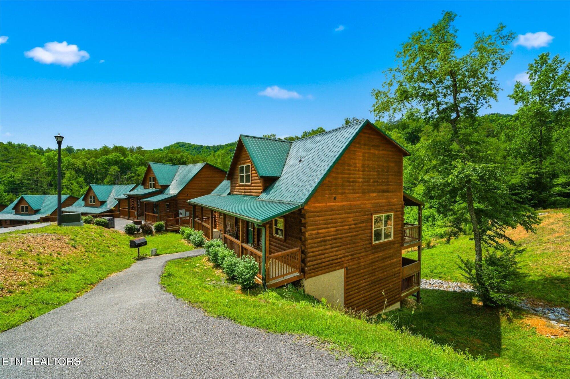 2933 Fiddlers Creek Way Pigeon Forge TN 37863