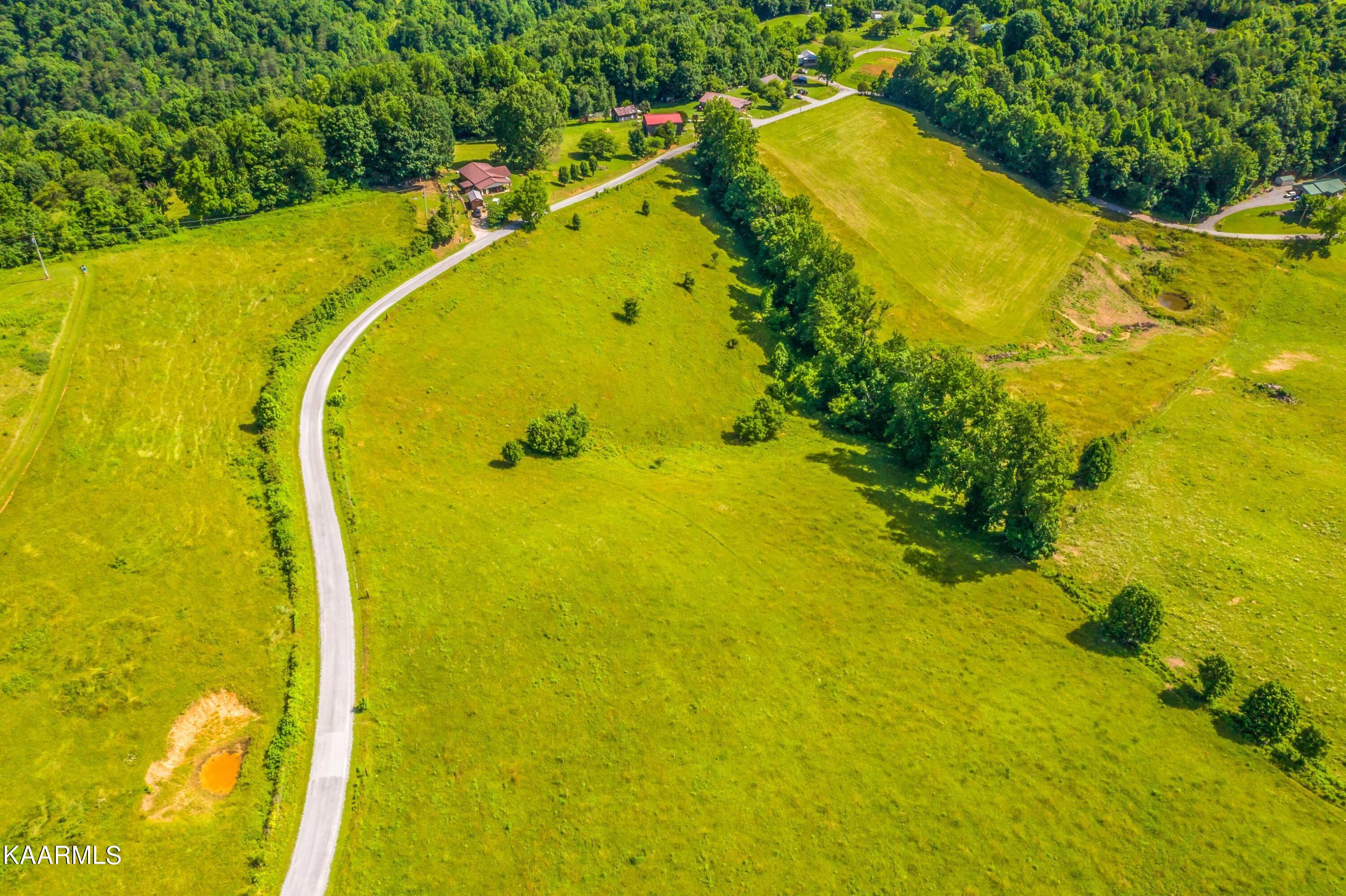745 Ronald Holt Lane Tazewell TN 37879