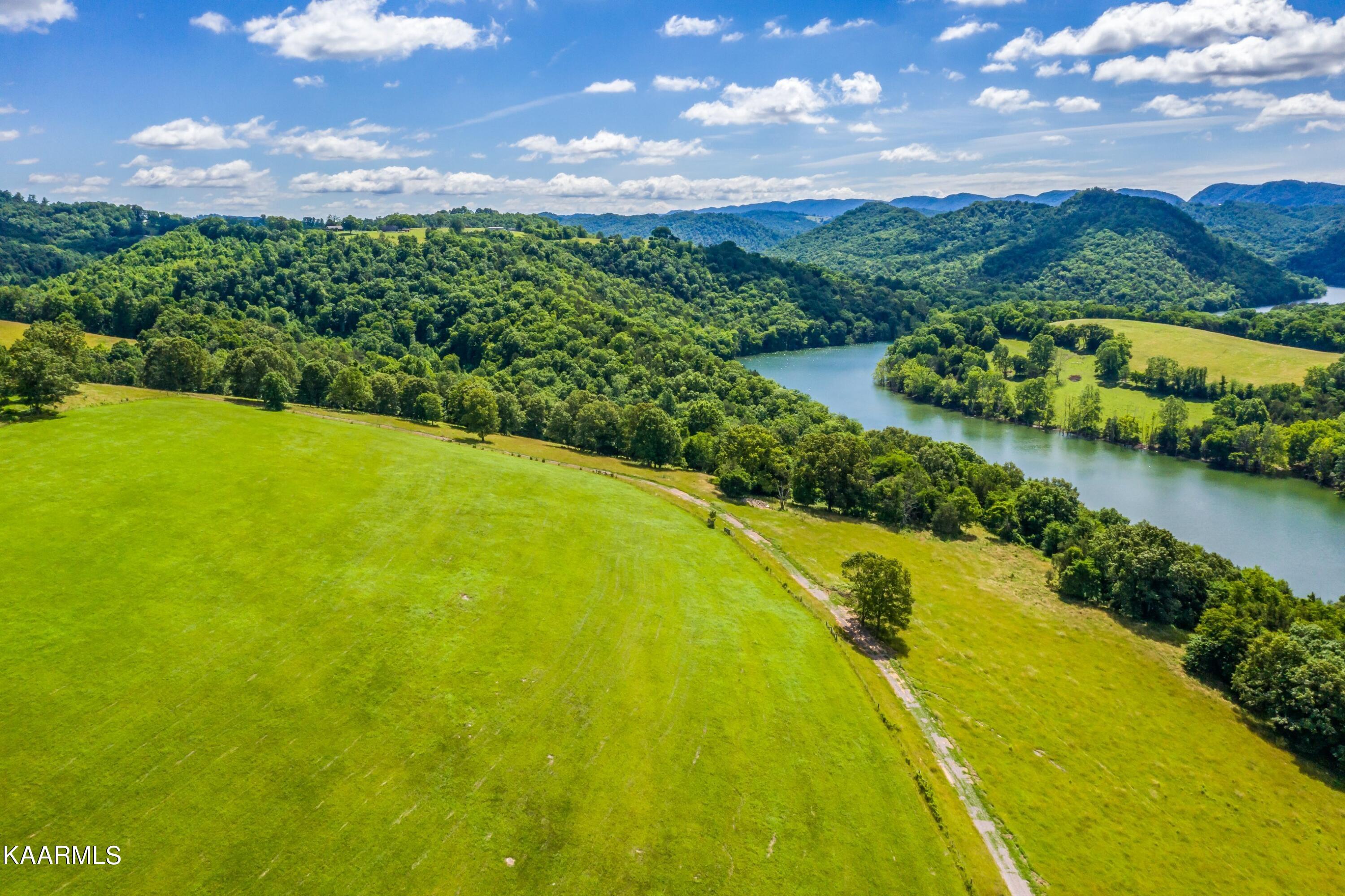 745 Ronald Holt Lane Tazewell TN 37879