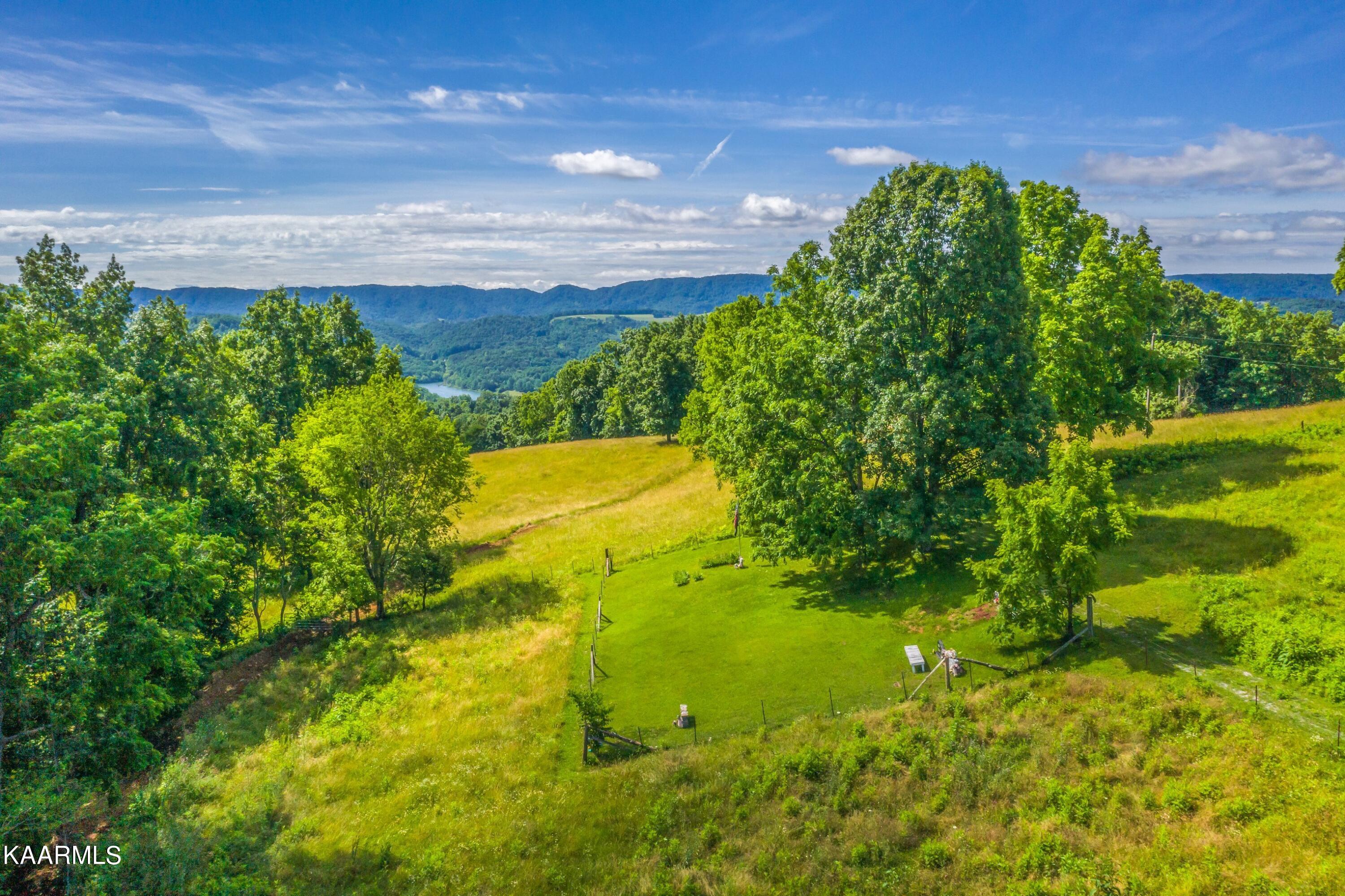745 Ronald Holt Lane Tazewell TN 37879