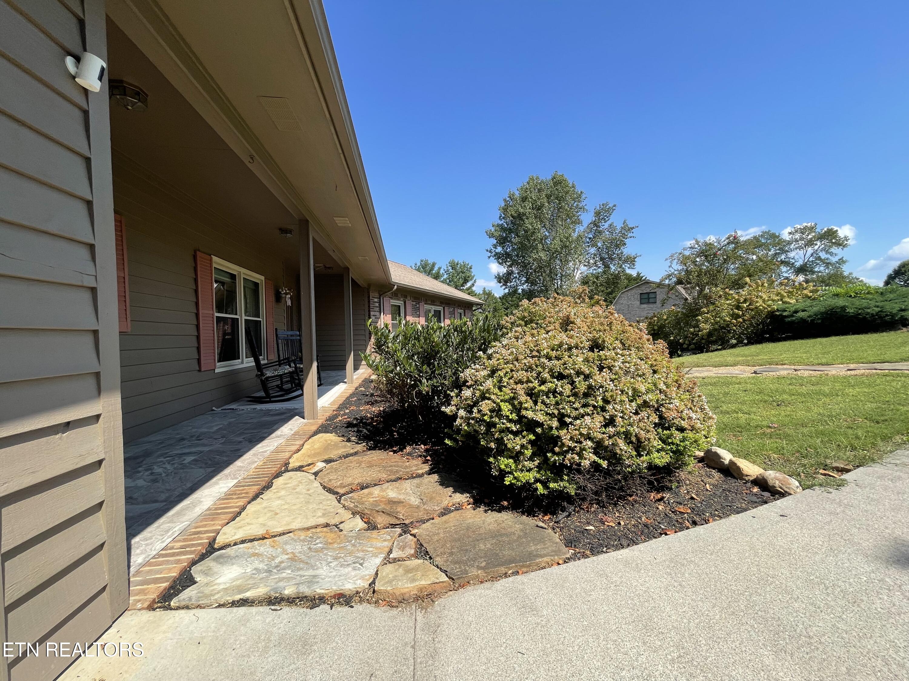 103 Farmington Place Clinton TN 37716
