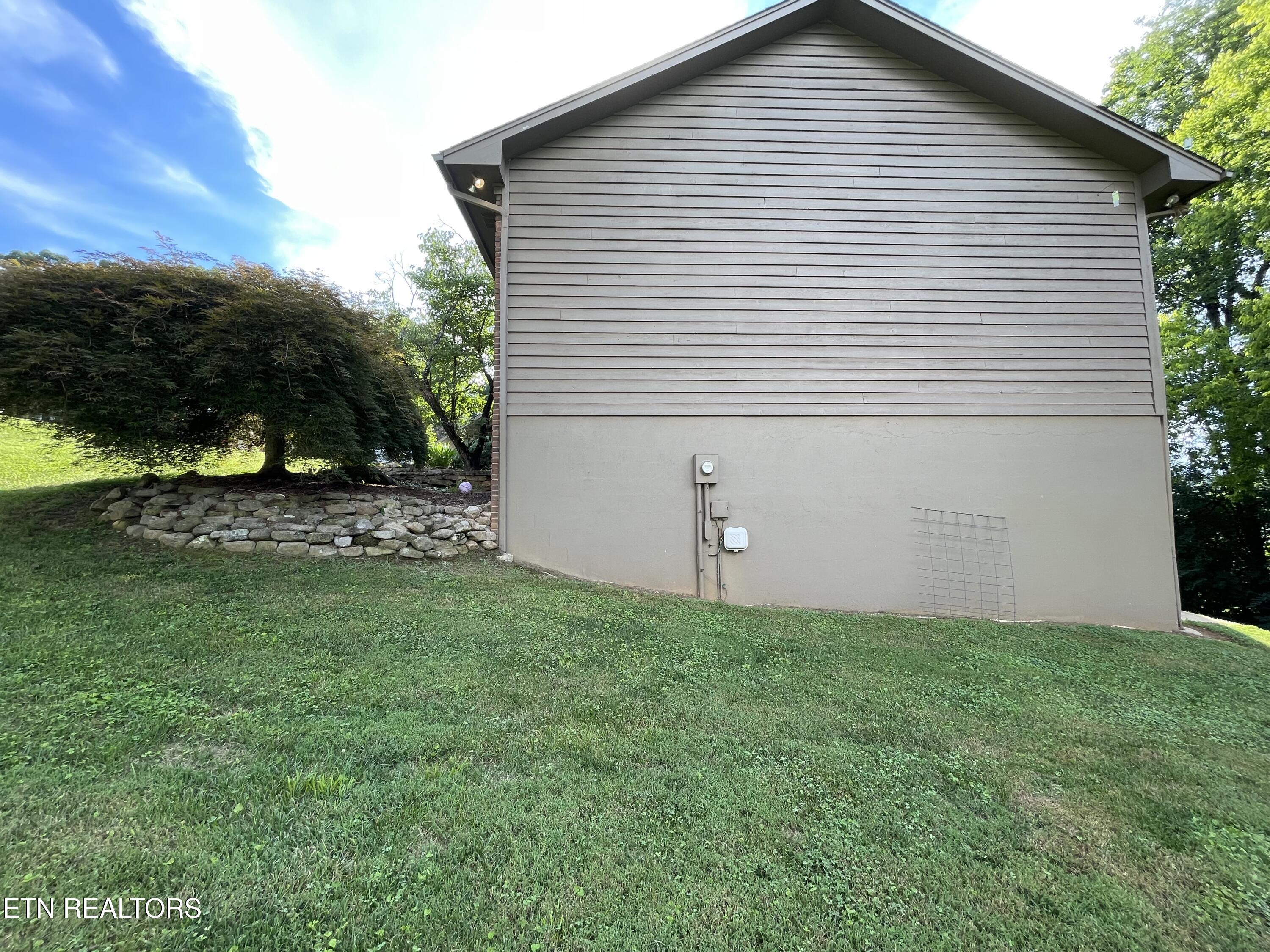 103 Farmington Place Clinton TN 37716