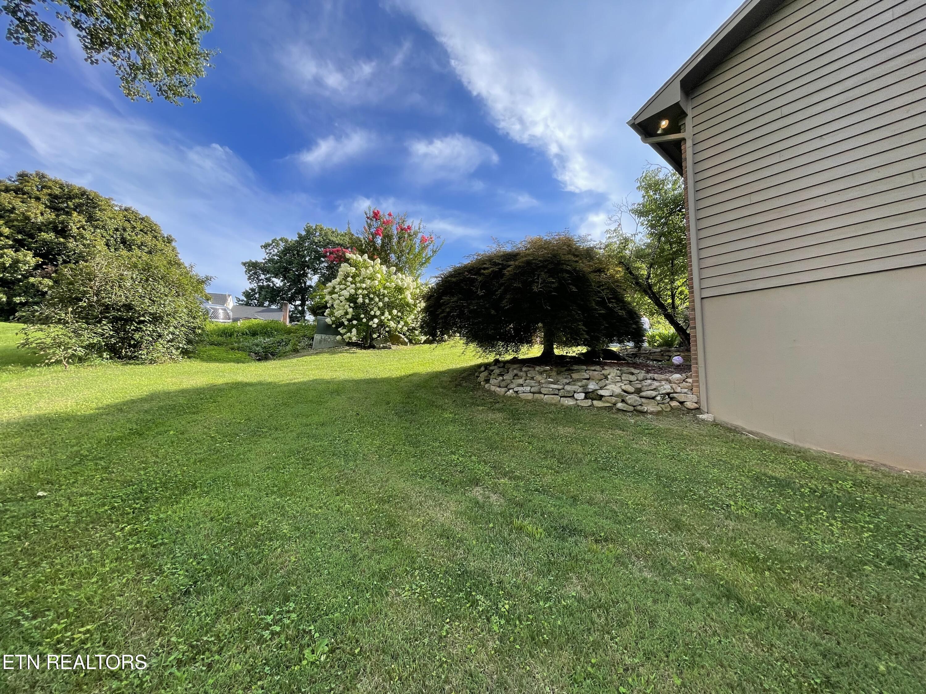 103 Farmington Place Clinton TN 37716