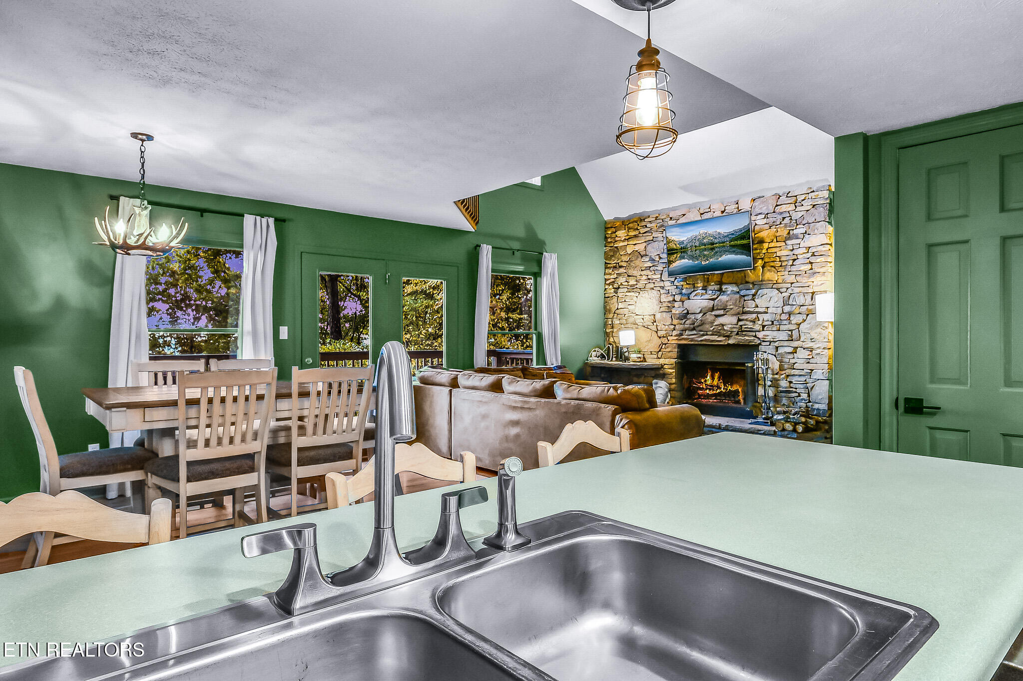 1819 W Arolla Ct. Court Gatlinburg TN 37738