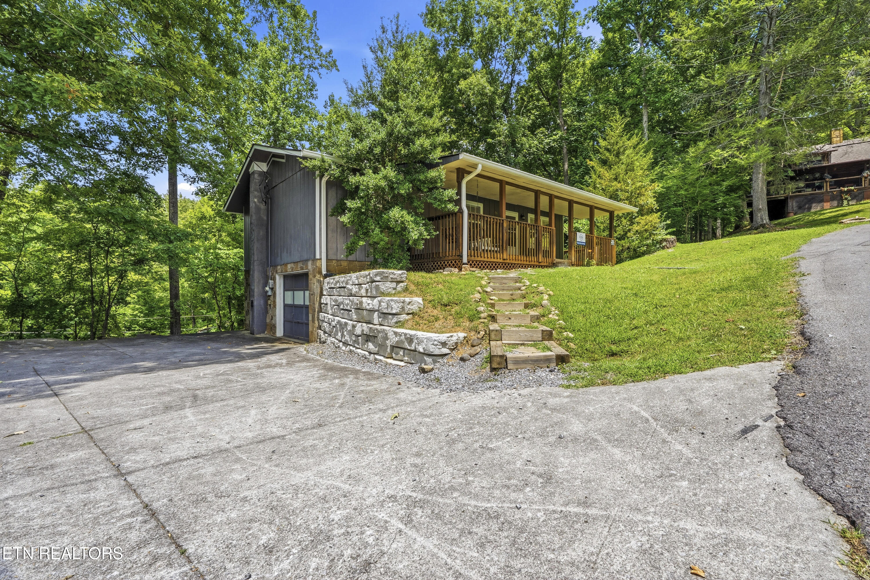 2106 Hickory Manor Road Sevierville TN 37862