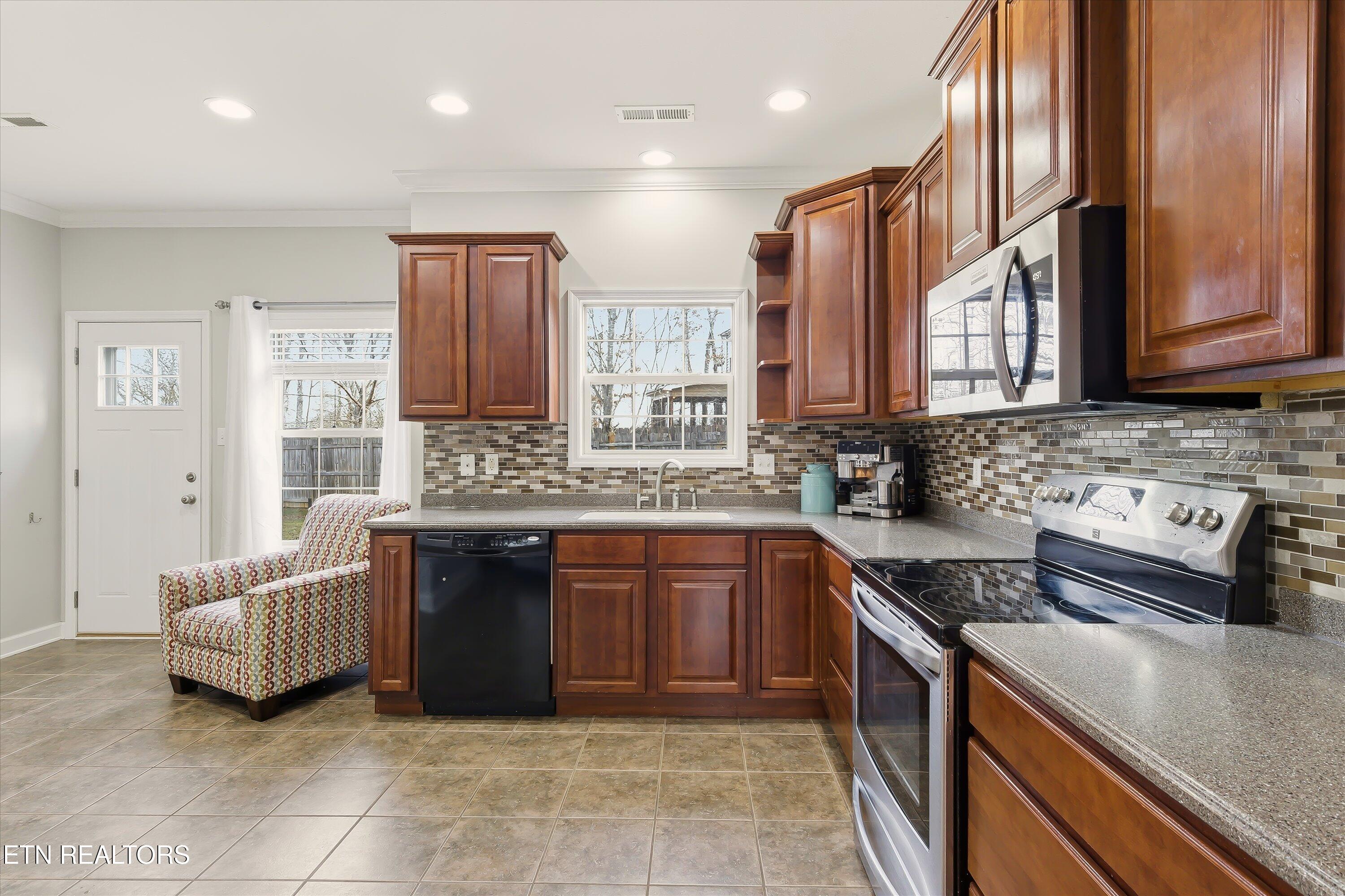 1636 Silver Oak Lane Lenoir City TN 37772