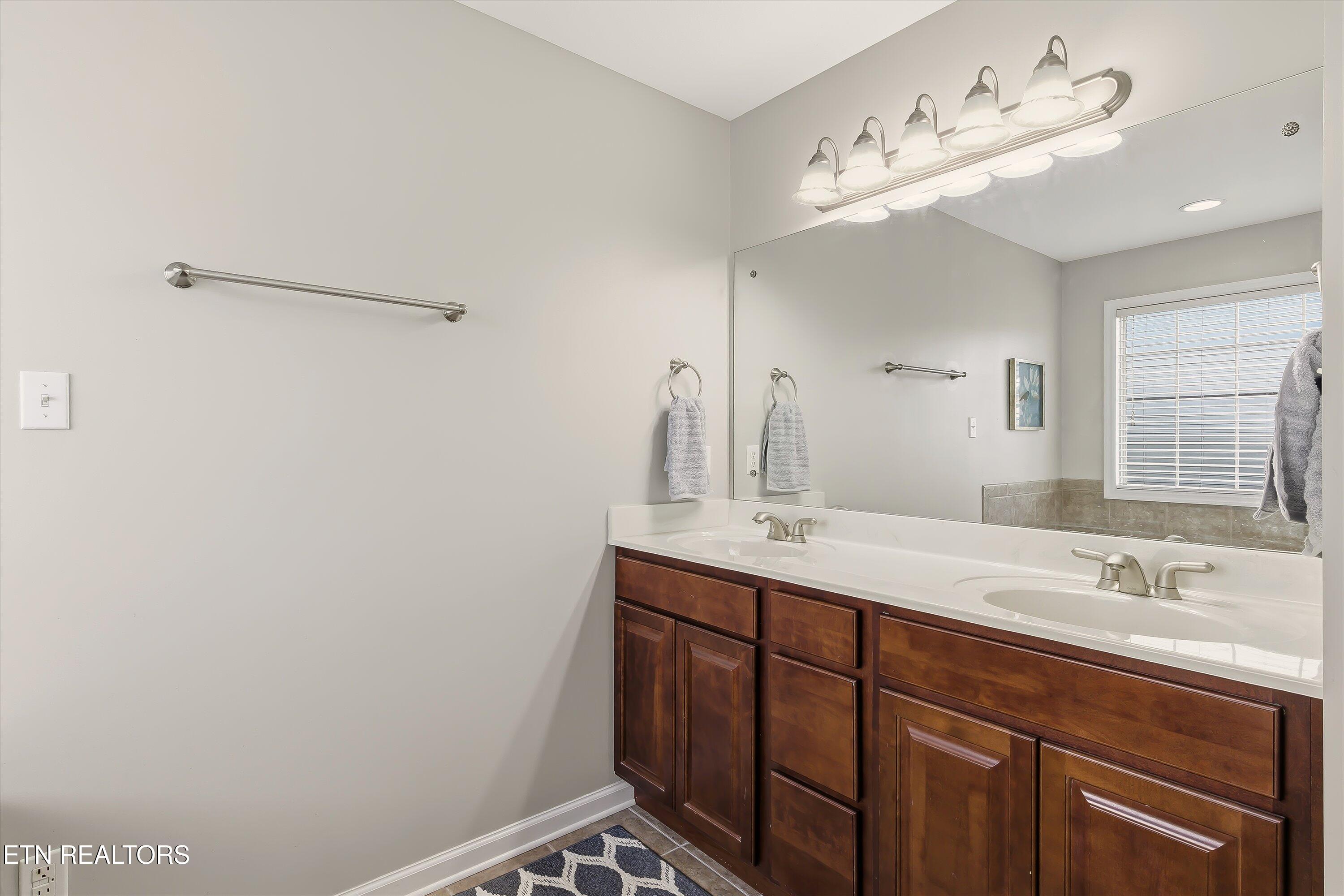 1636 Silver Oak Lane Lenoir City TN 37772