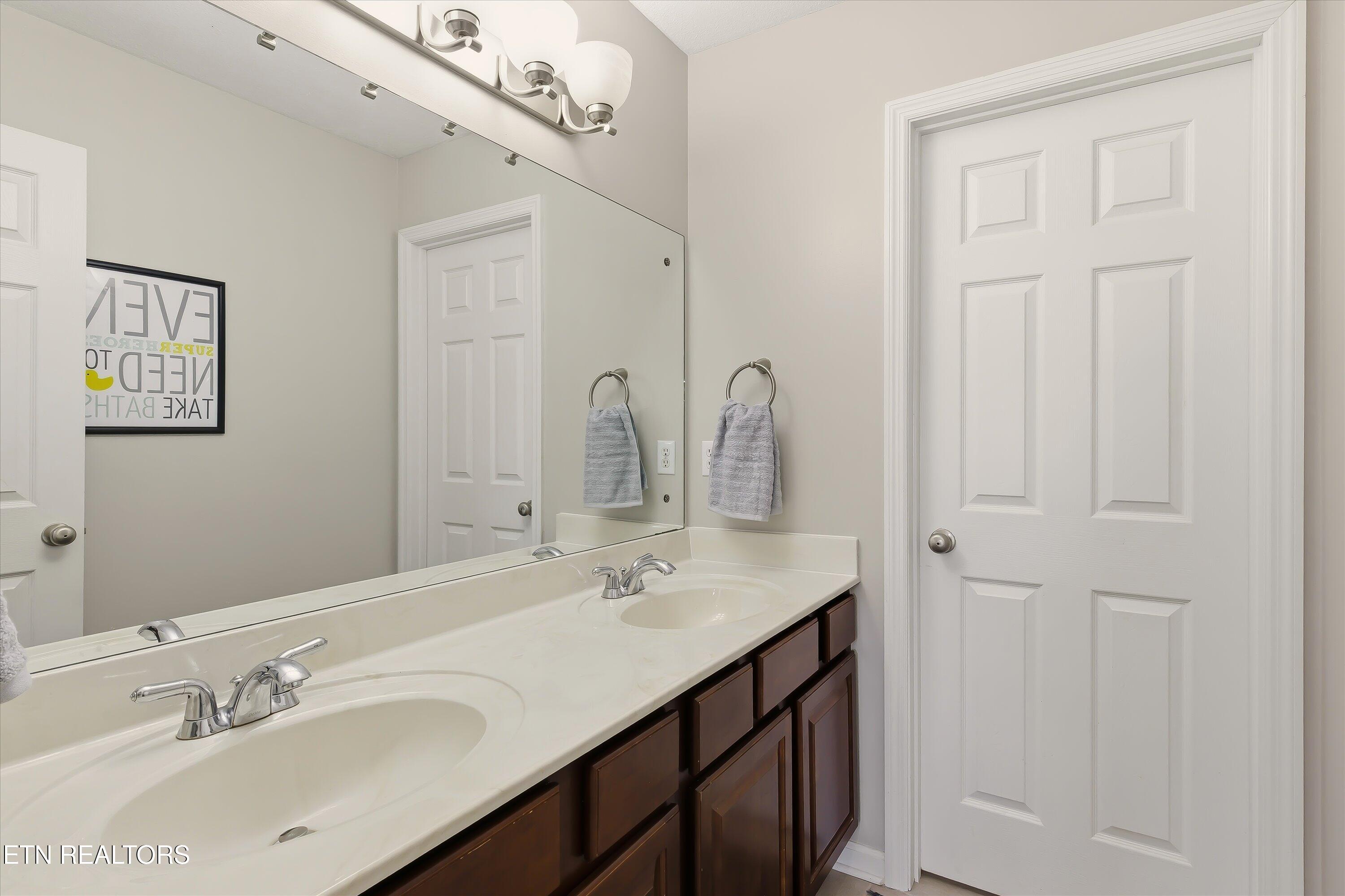 1636 Silver Oak Lane Lenoir City TN 37772
