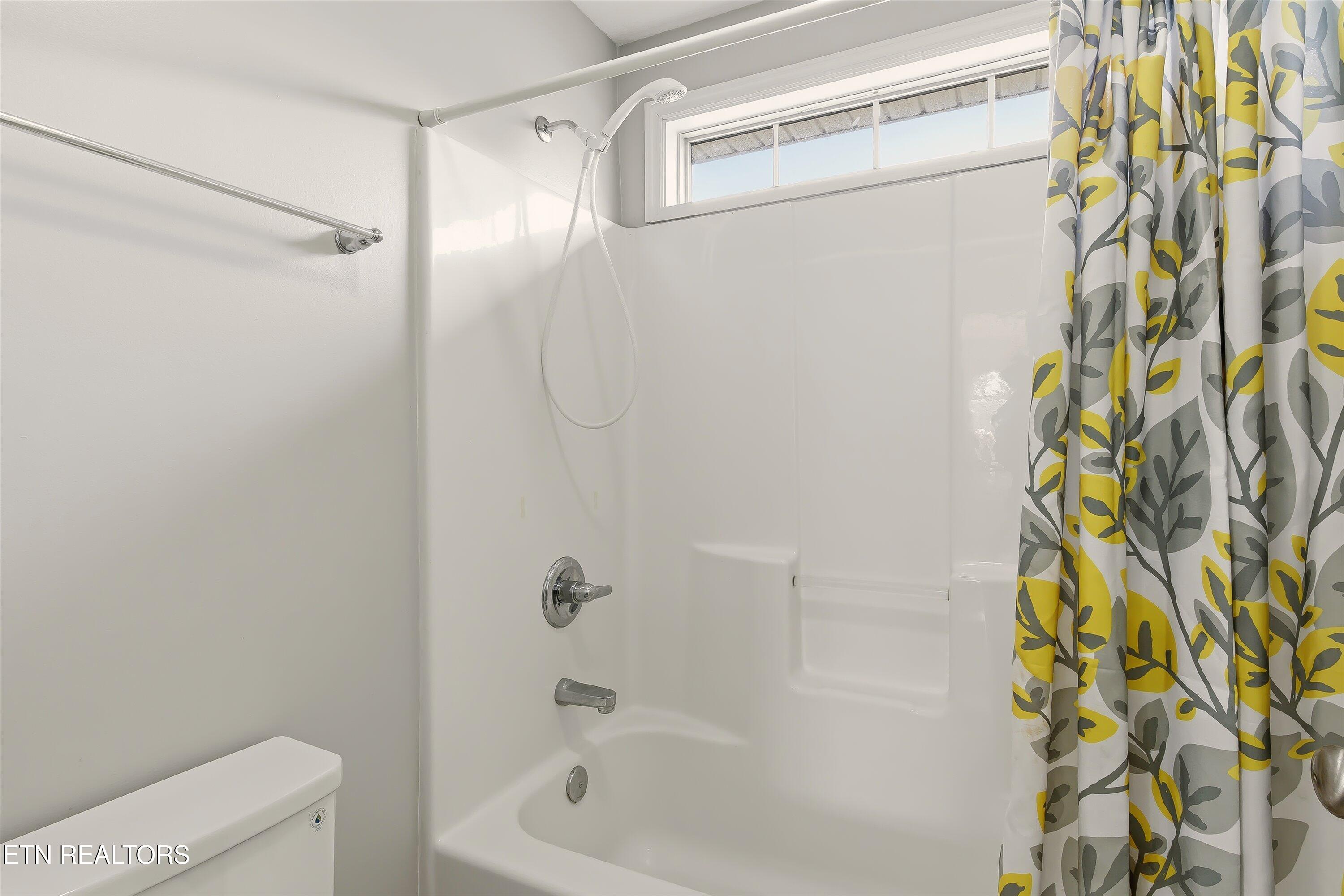 1636 Silver Oak Lane Lenoir City TN 37772