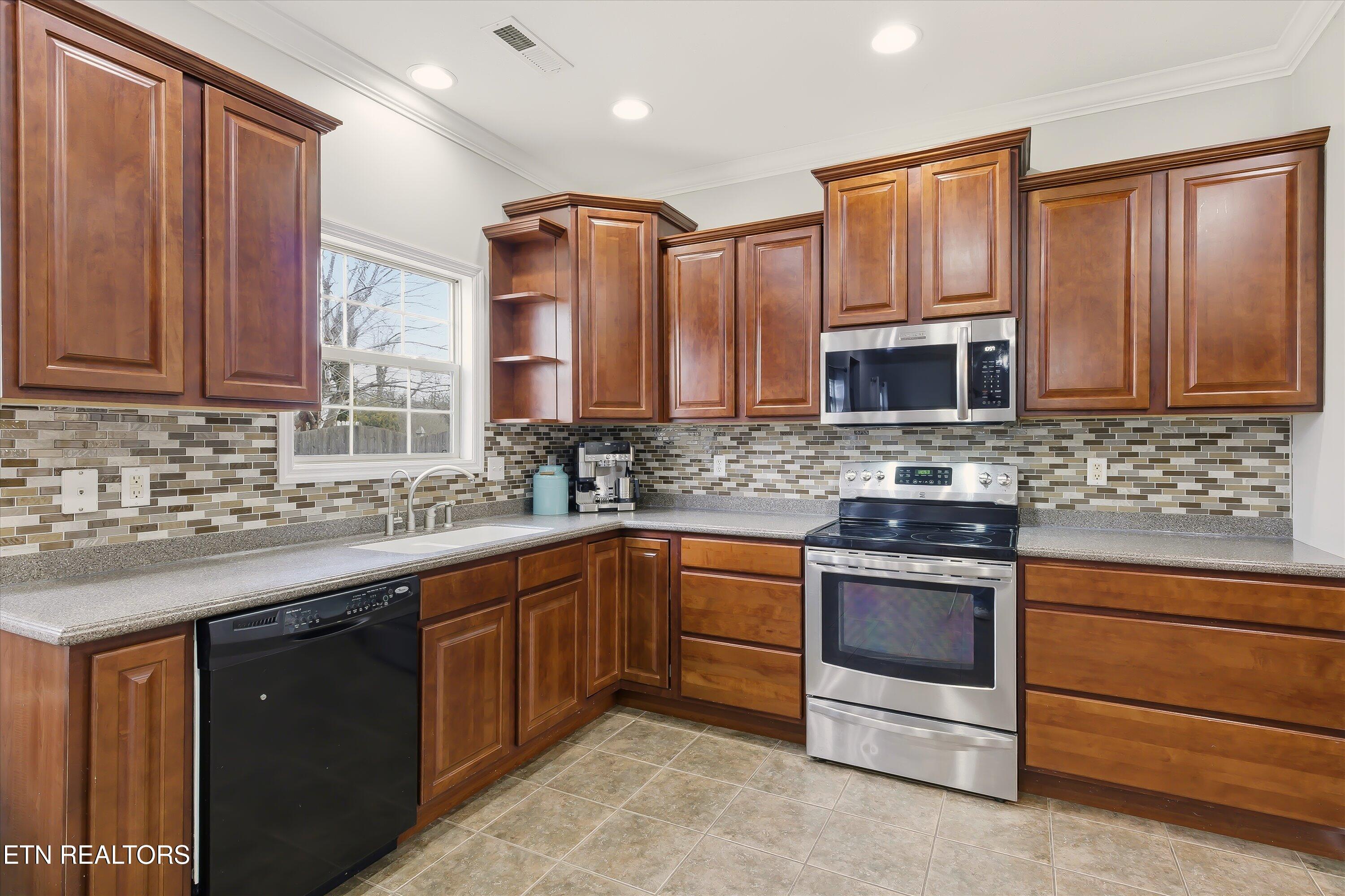 1636 Silver Oak Lane Lenoir City TN 37772