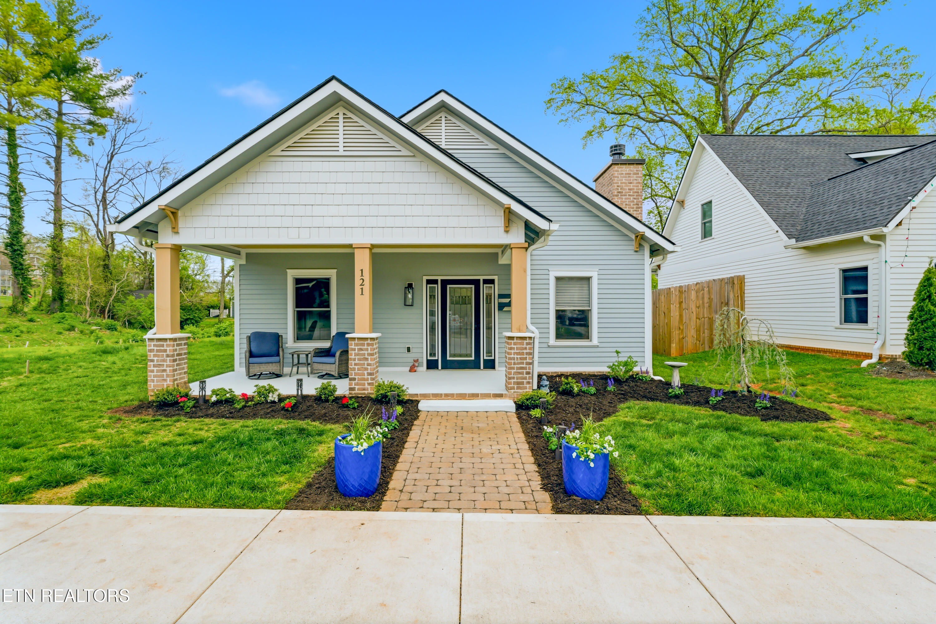 121 Leonard Place Knoxville TN 37917
