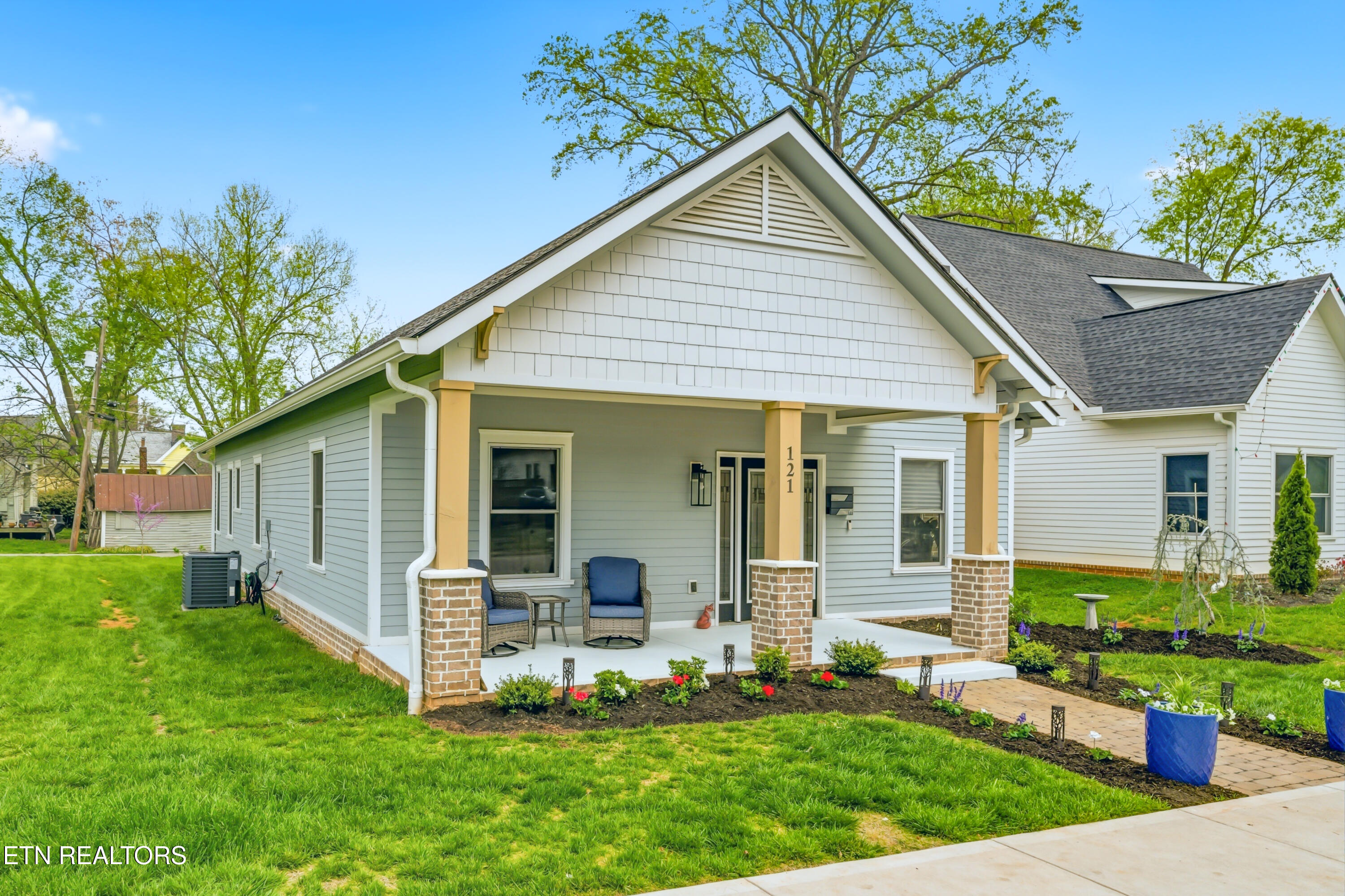 121 Leonard Place Knoxville TN 37917