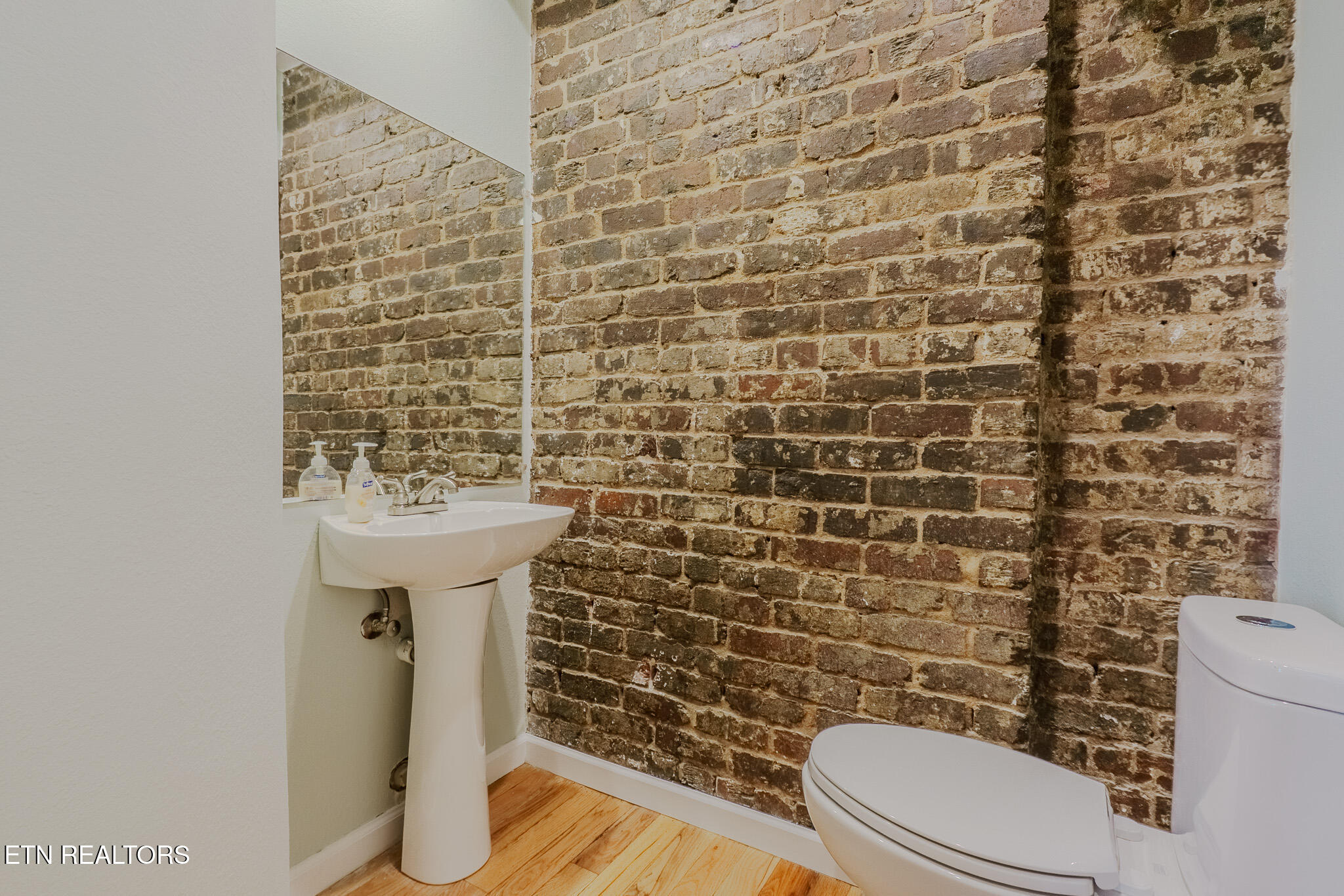 105 W Jackson Avenue Knoxville TN 37902