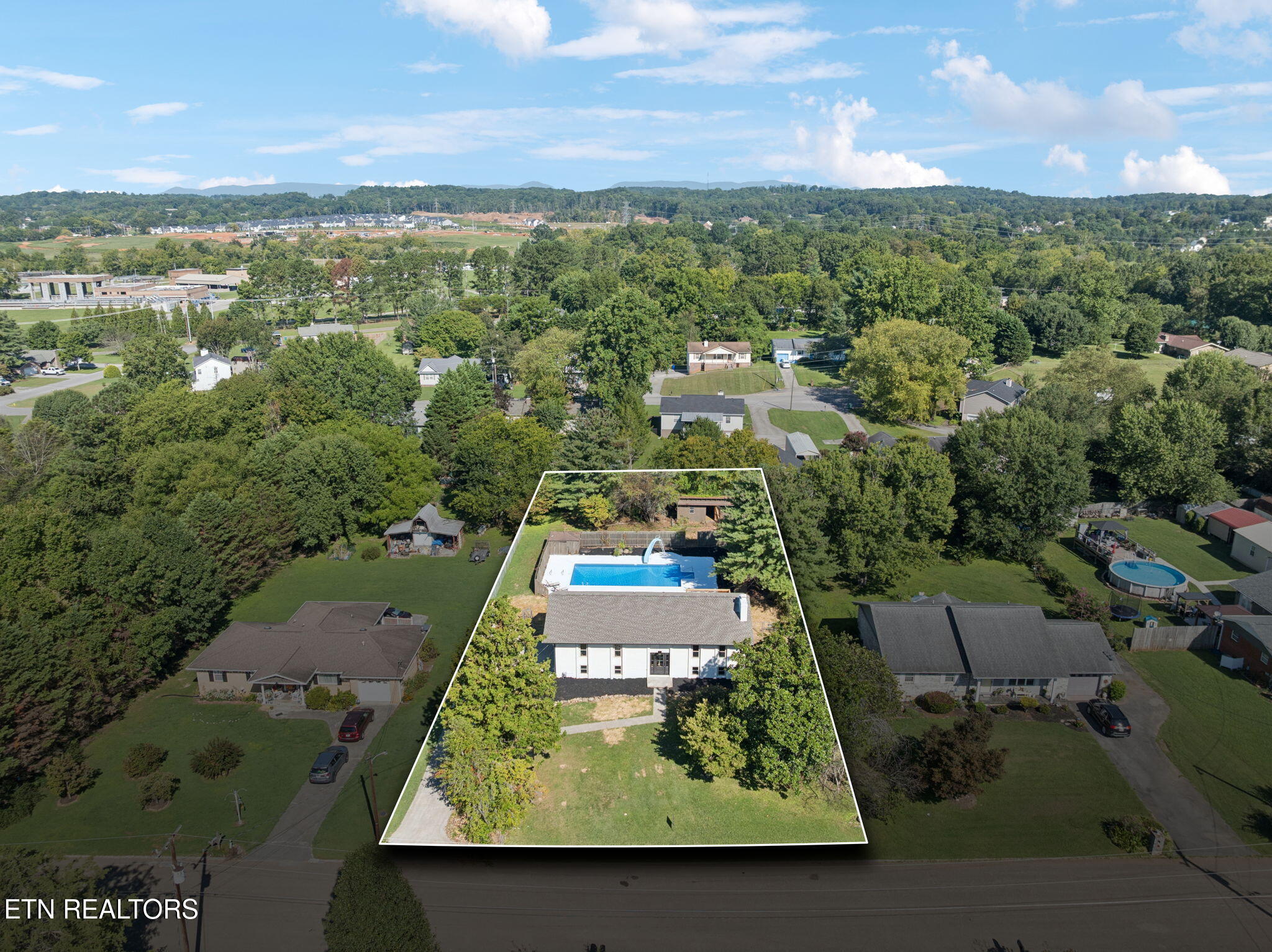 4221 Cadillac Drive Powell TN 37849