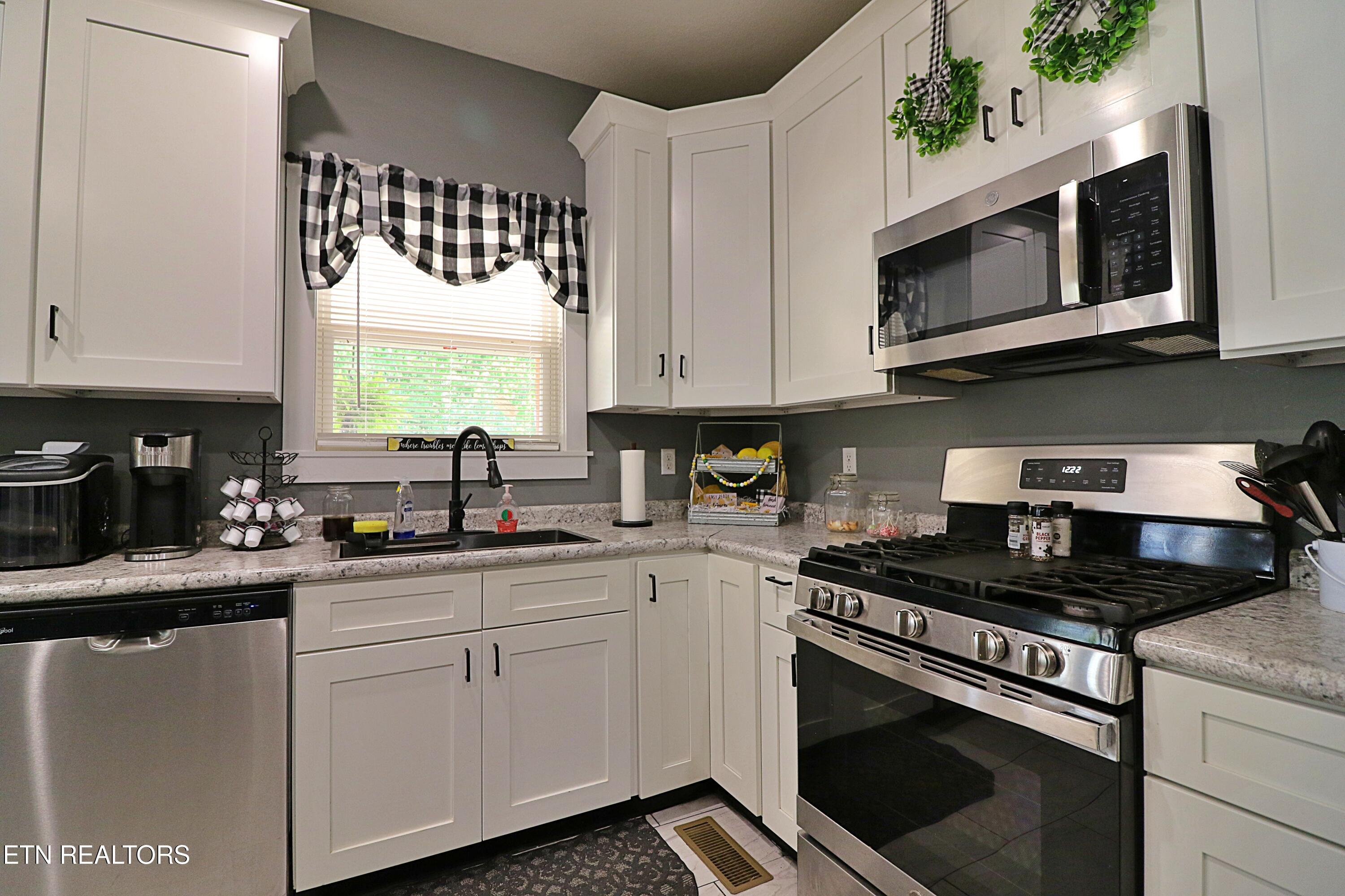 301 Lowin Fields Pvt Road Winfield TN 37892