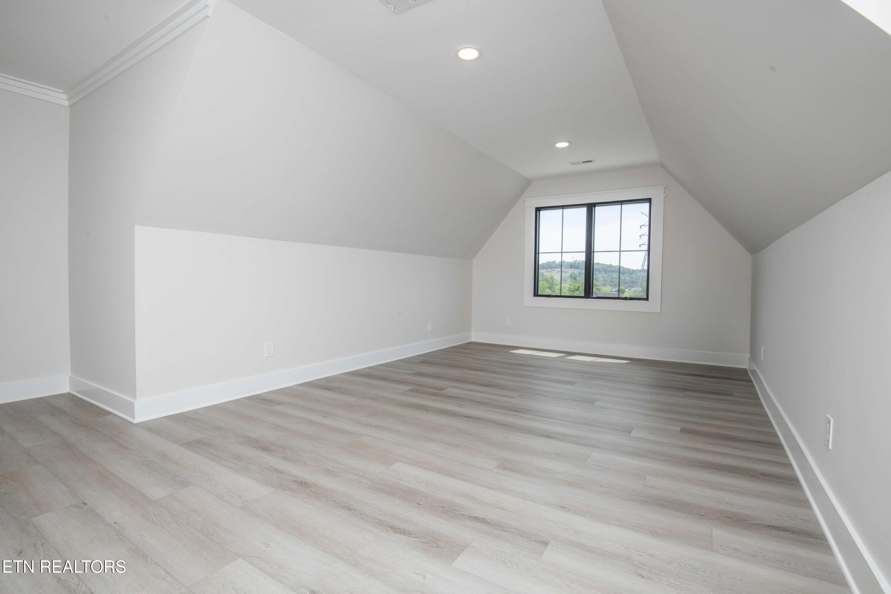 178 Purple Iris Place Loudon TN 37774