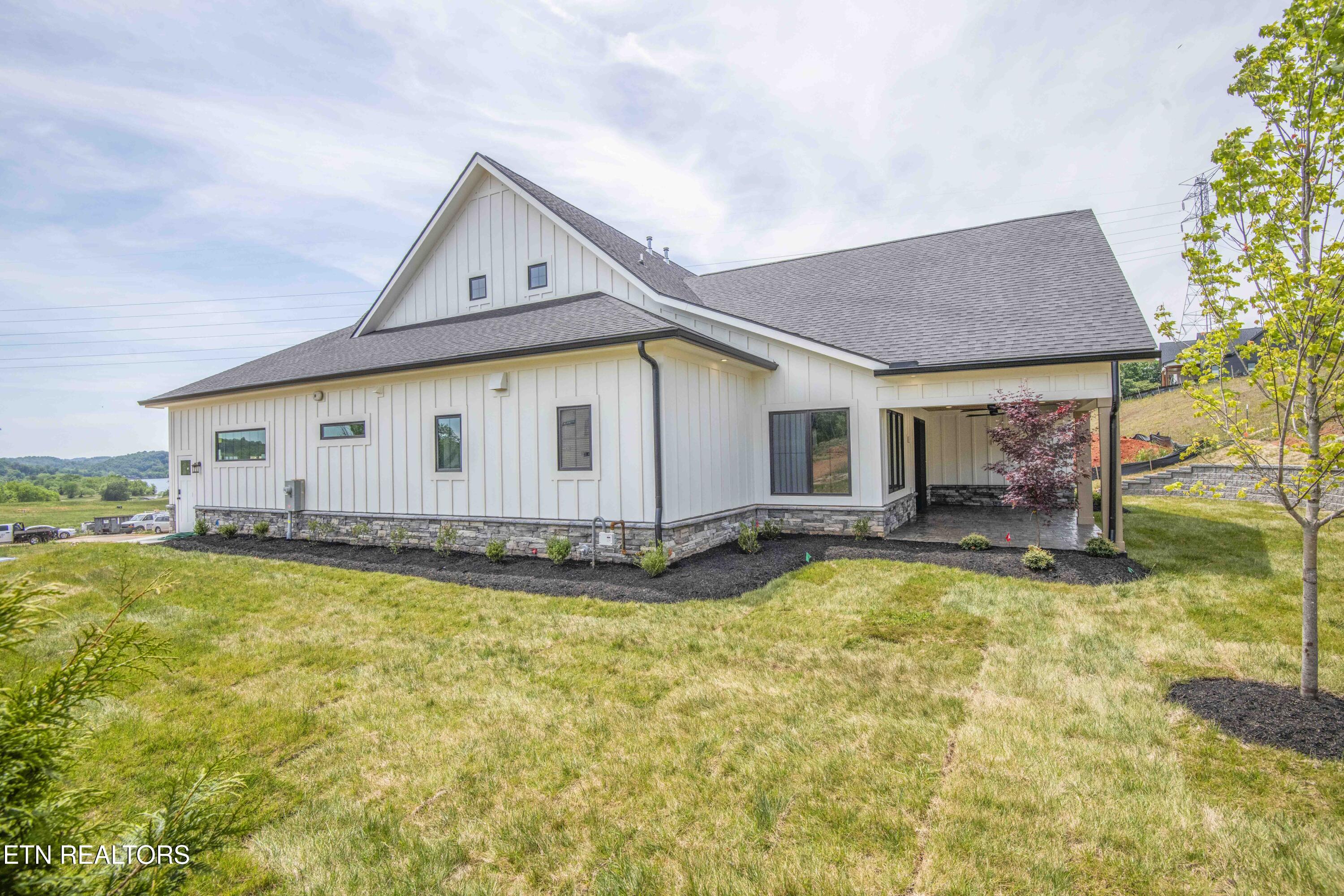 178 Purple Iris Place Loudon TN 37774