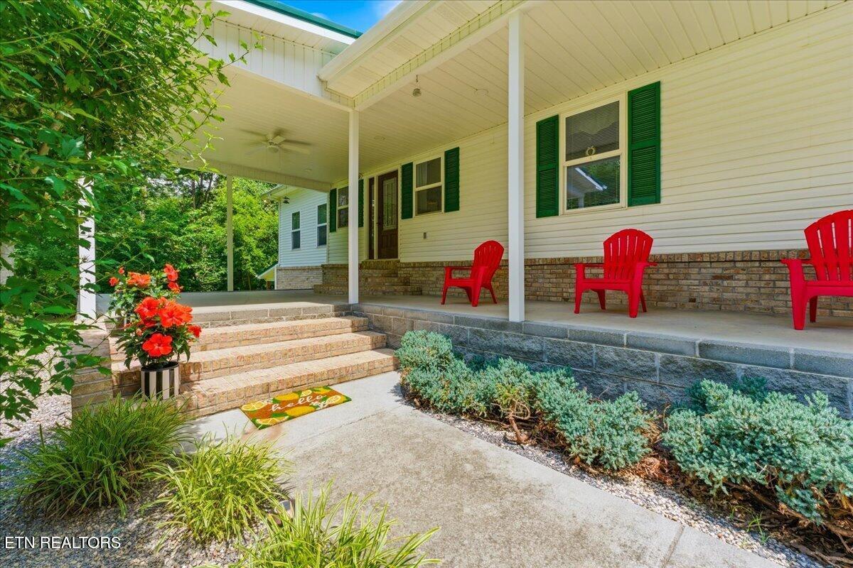 330 Sandalwood Lane Dandridge TN 37725