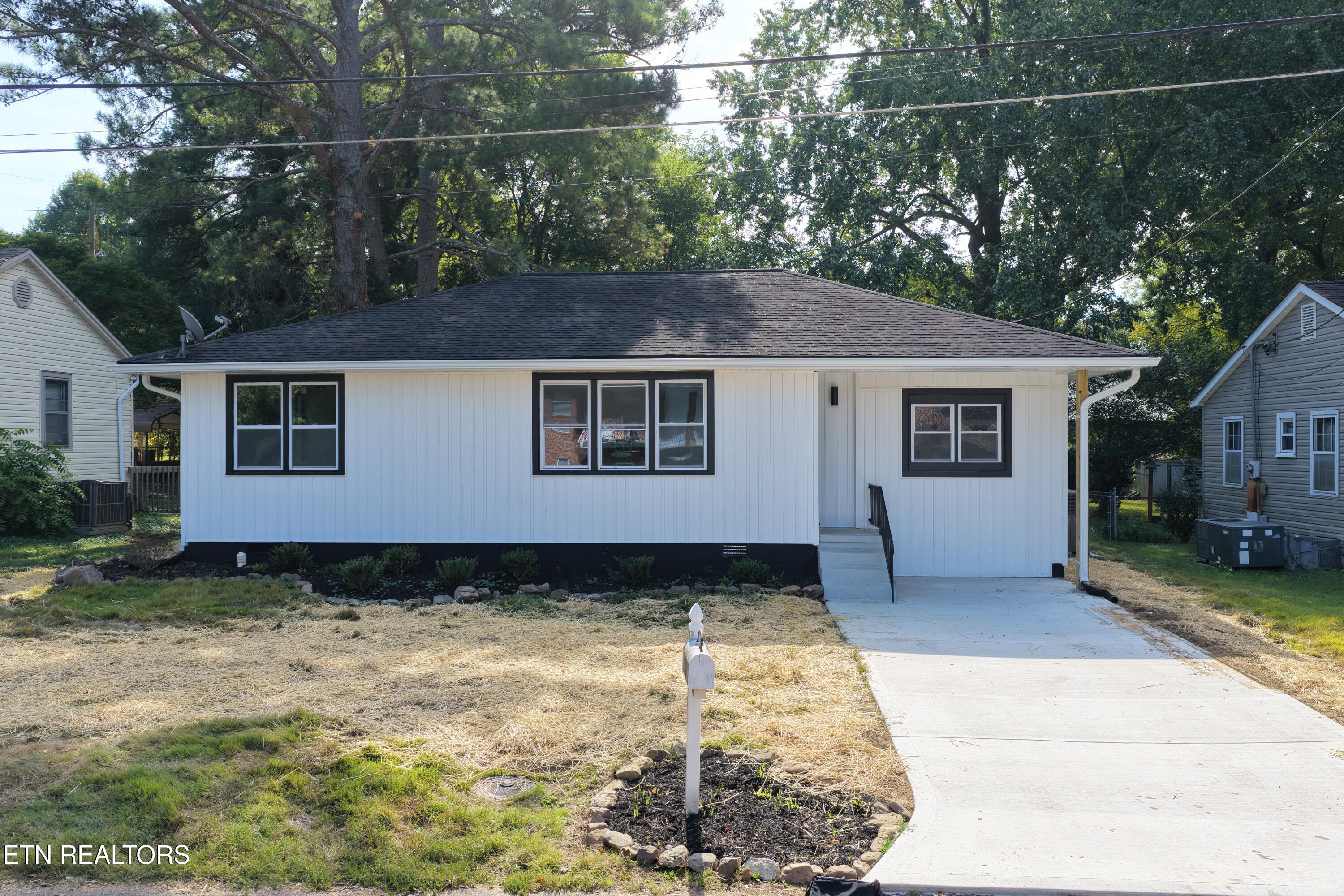 2728 Arbor Place Knoxville TN 37917