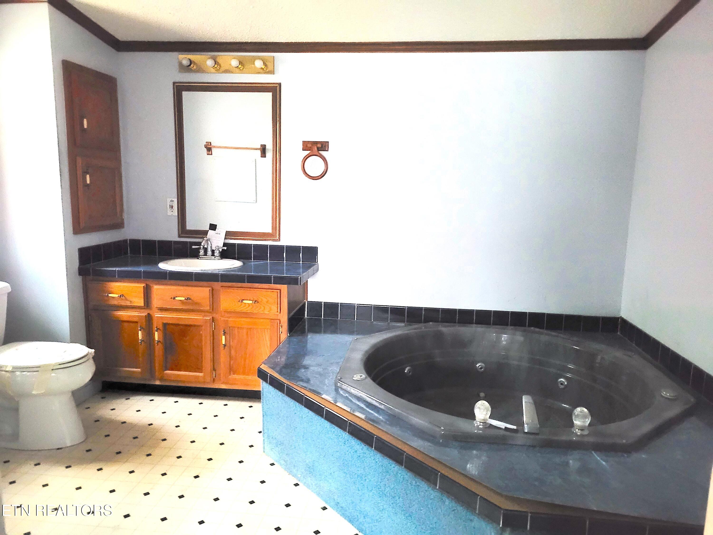 22 Prestonwood Court Crossville TN 38558
